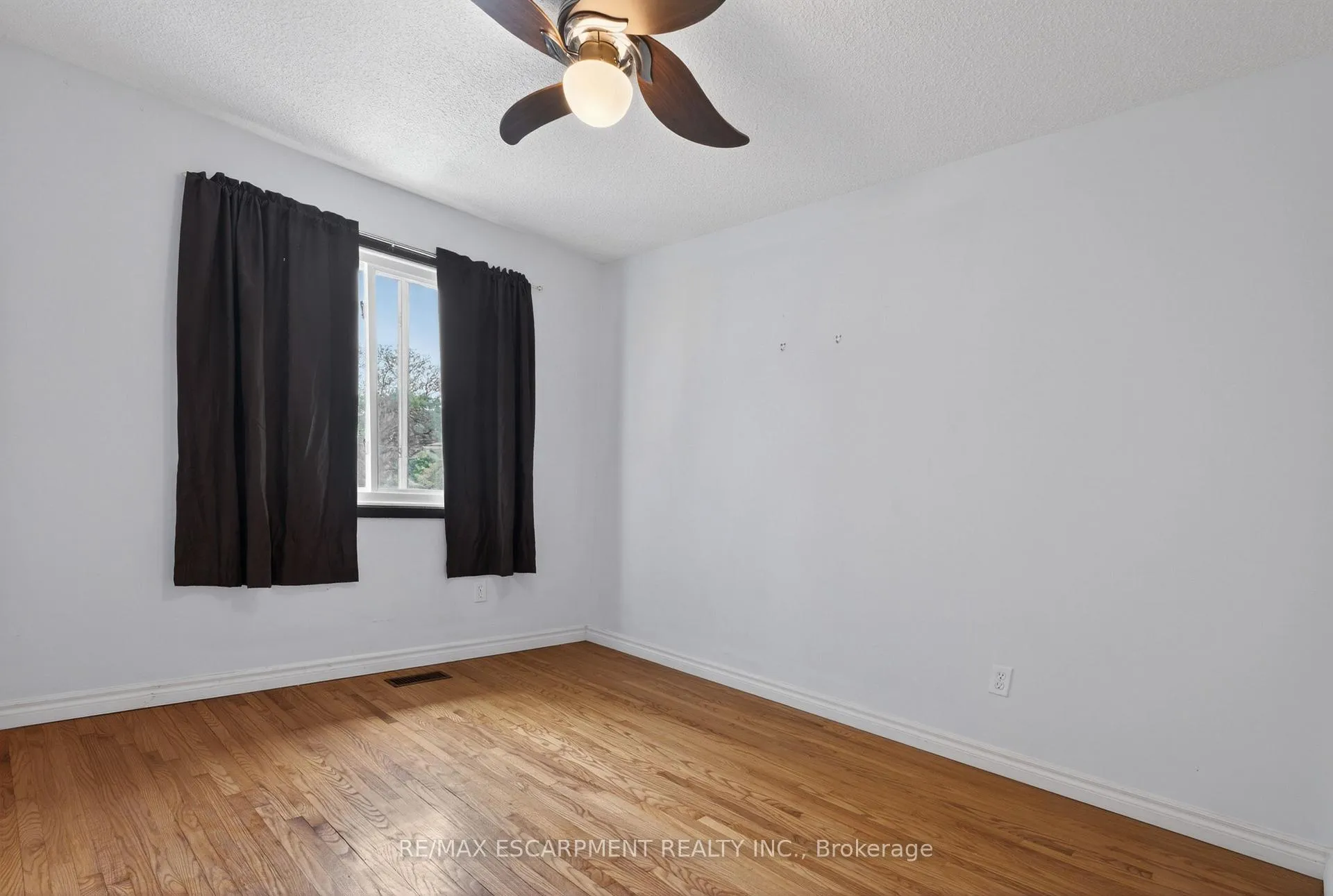 Photo 21 of Unit 31, 2700 Barton Street E, Hamilton, Riverdale — HOMEH