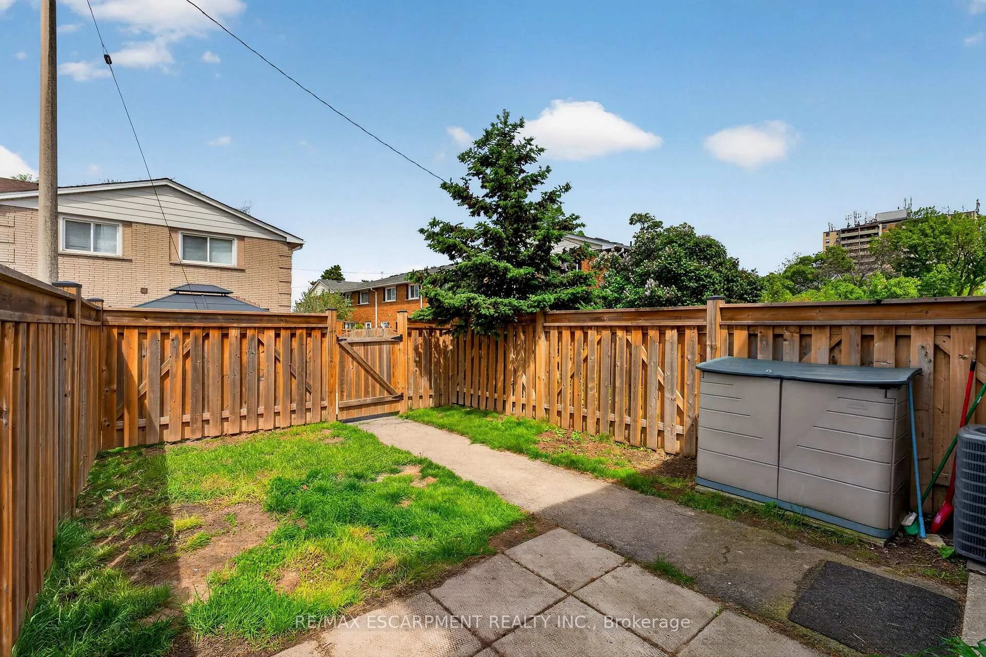 Photo 31 of Unit 31, 2700 Barton Street E, Hamilton, Riverdale — HOMEH