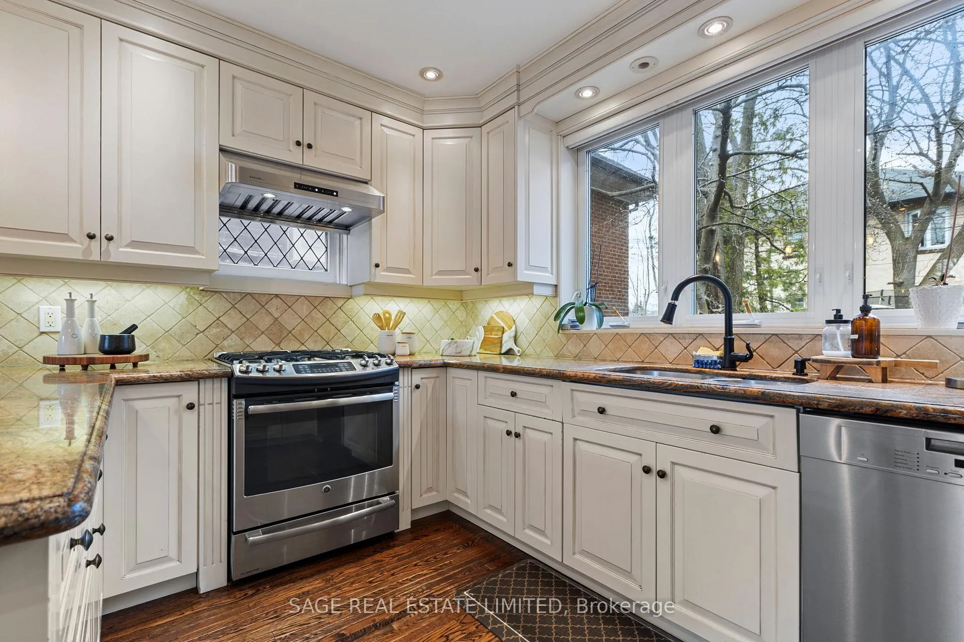 Photo 10 of 85 Weybourne Crescent, Toronto, Lawrence Park South — HOMEH