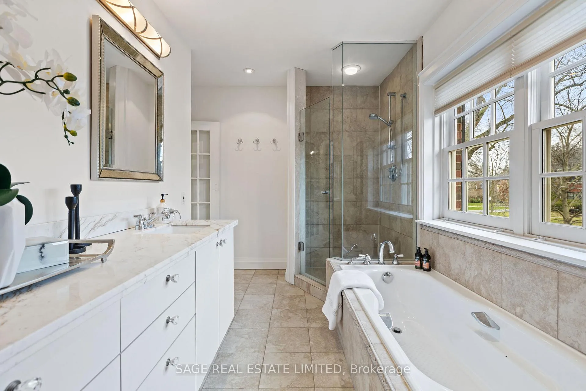 Photo 19 of 85 Weybourne Crescent, Toronto, Lawrence Park South — HOMEH