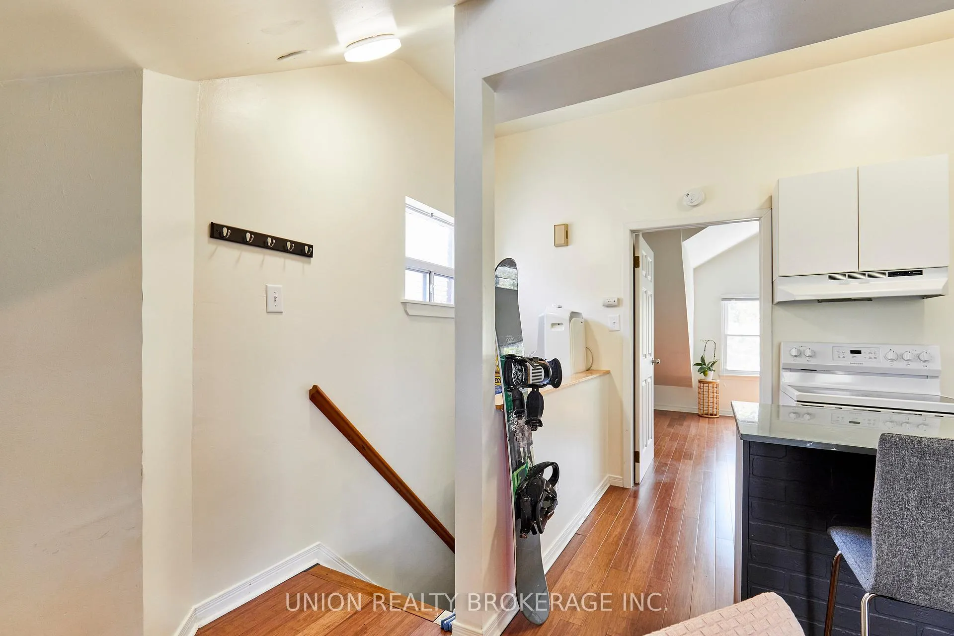 Photo 2 of Unit 3rd Floor, 92 Dixon Avenue, Toronto, The Beaches — HOMEH