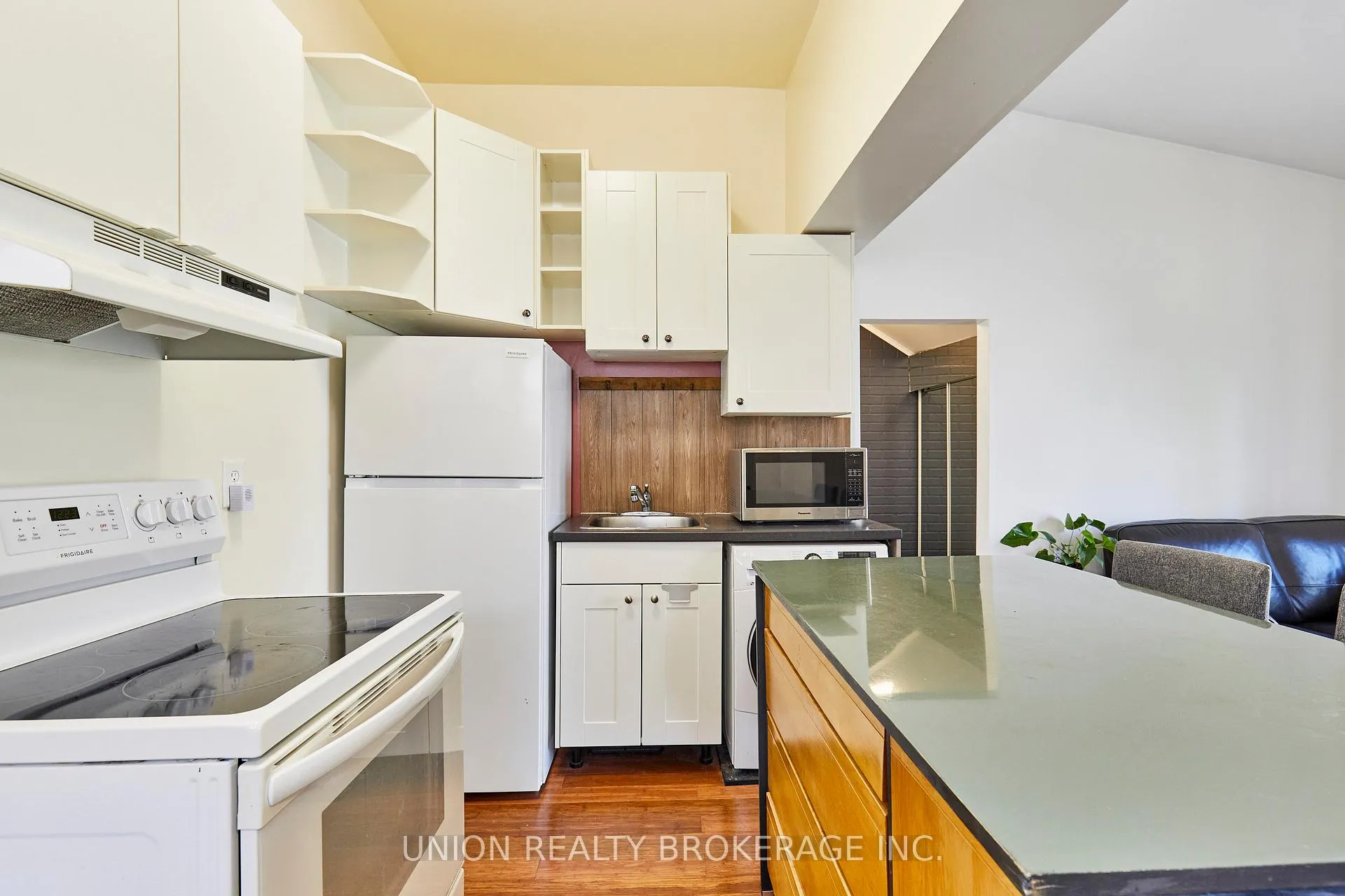 Photo 5 of Unit 3rd Floor, 92 Dixon Avenue, Toronto, The Beaches — HOMEH