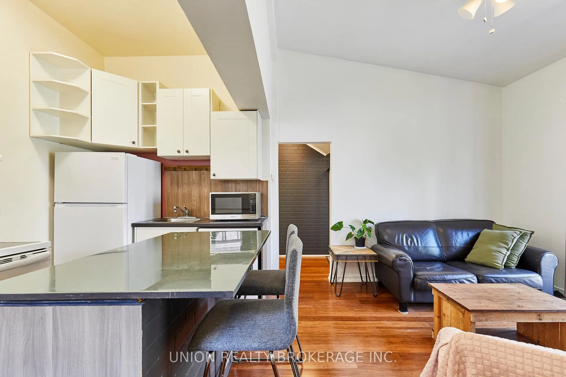 Photo 6 of Unit 3rd Floor, 92 Dixon Avenue, Toronto, The Beaches — HOMEH