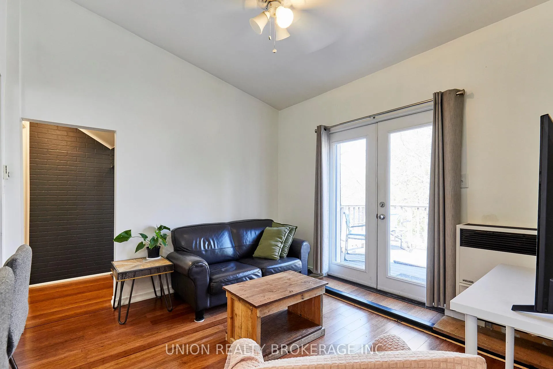 Photo 7 of Unit 3rd Floor, 92 Dixon Avenue, Toronto, The Beaches — HOMEH