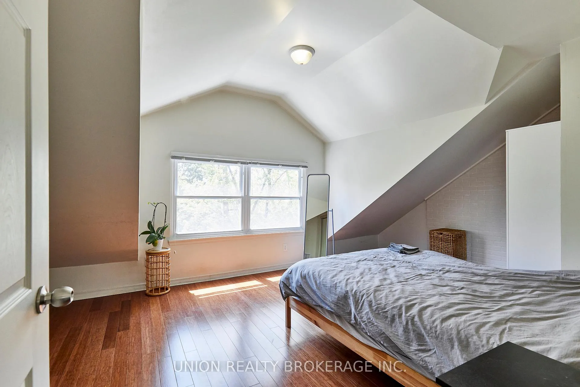 Photo 9 of Unit 3rd Floor, 92 Dixon Avenue, Toronto, The Beaches — HOMEH