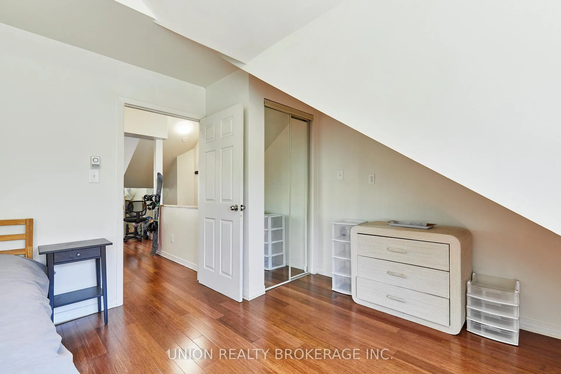Photo 12 of Unit 3rd Floor, 92 Dixon Avenue, Toronto, The Beaches — HOMEH