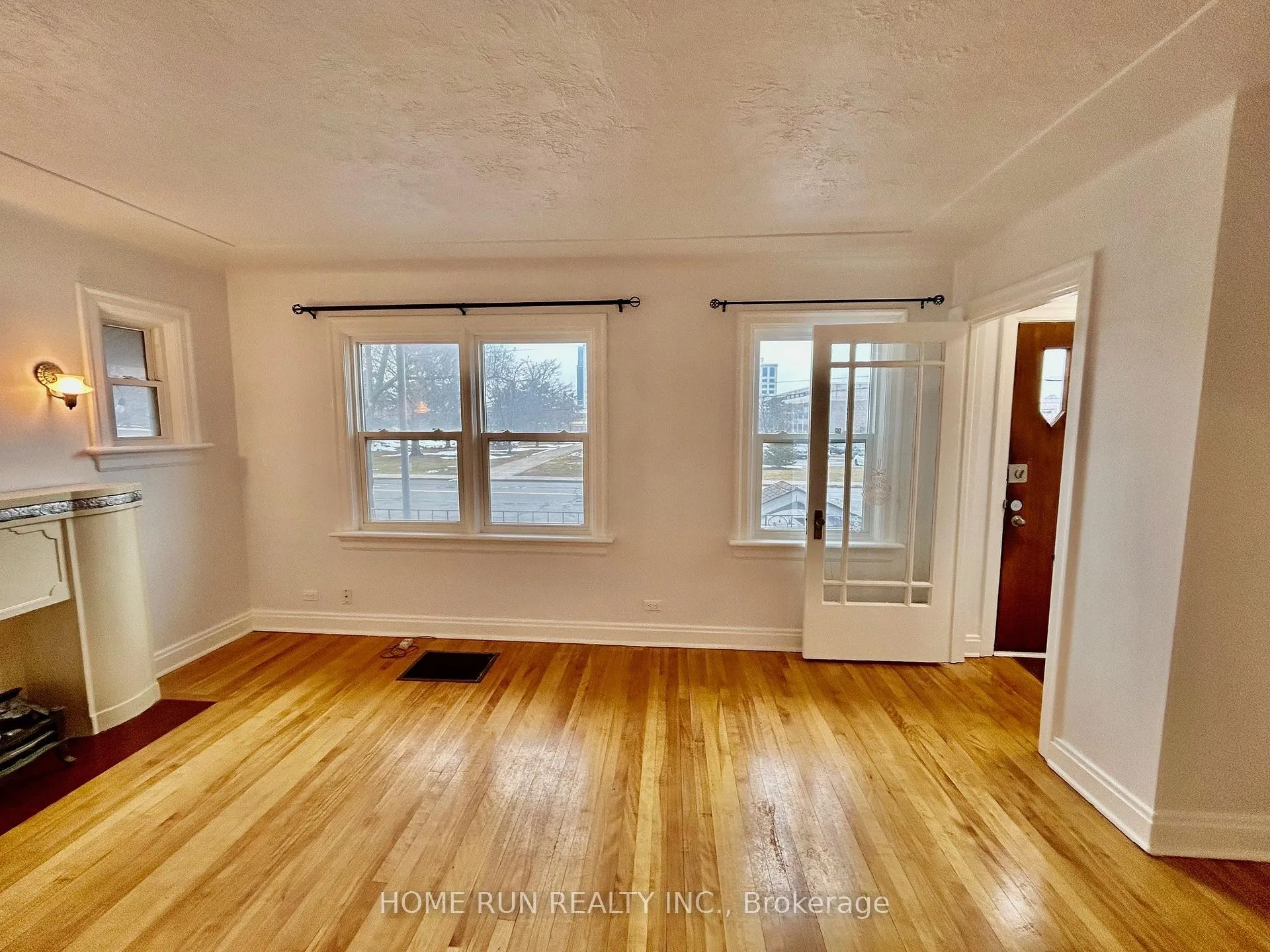 Photo 5 of 704 Brookfield Road S, Ottawa, Mooneys Bay/Riverside Park — HOMEH