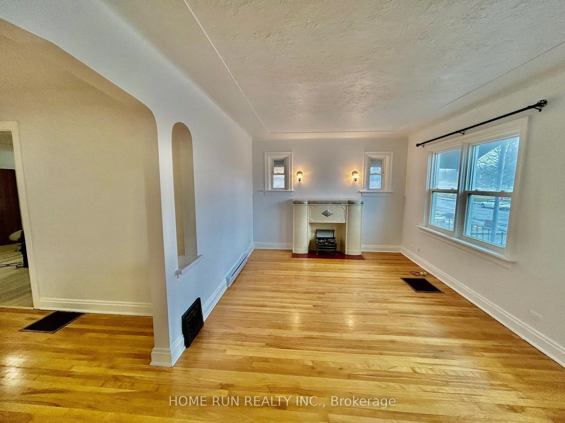 Photo 10 of 704 Brookfield Road S, Ottawa, Mooneys Bay/Riverside Park — HOMEH