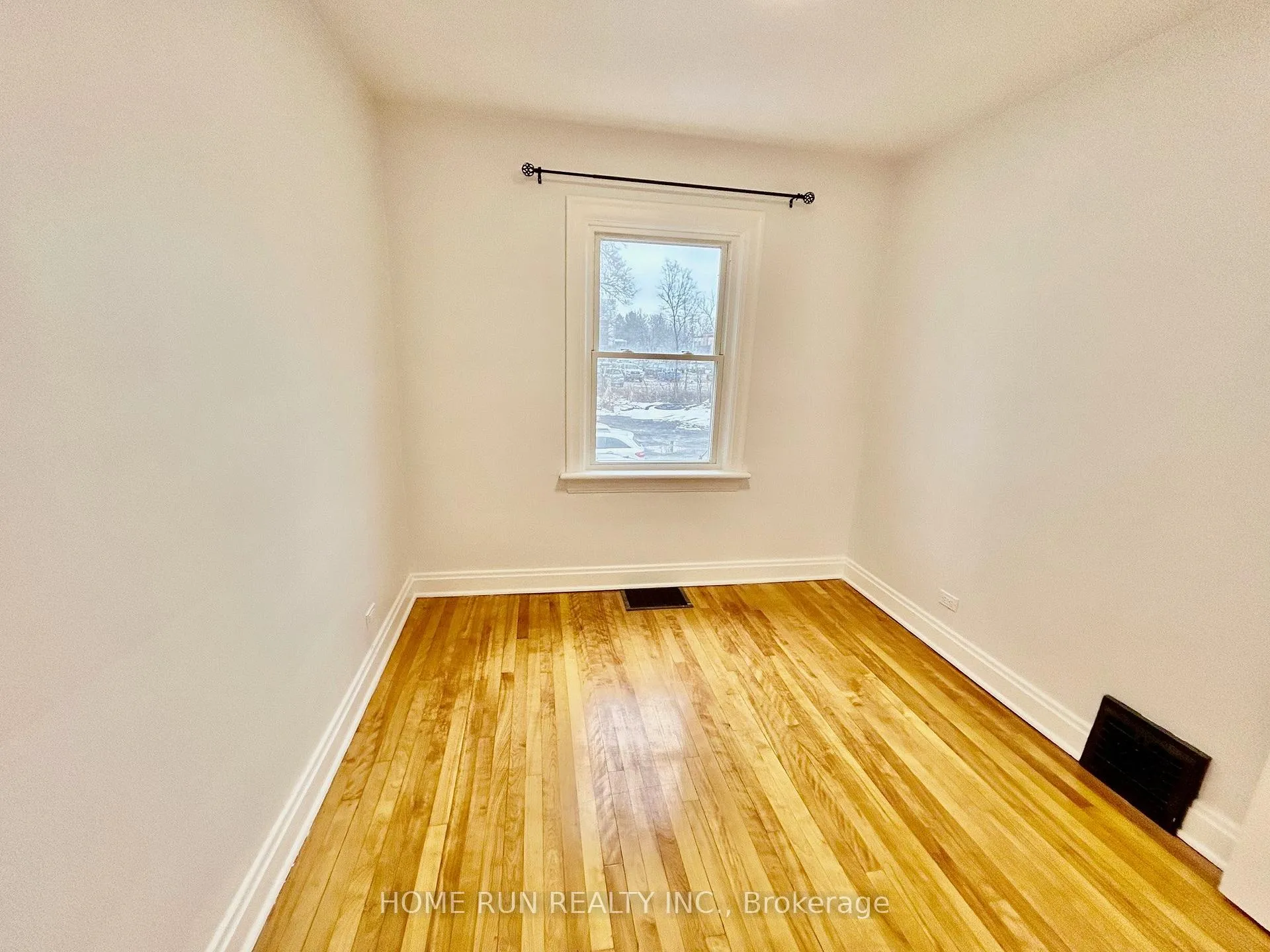 Photo 25 of 704 Brookfield Road S, Ottawa, Mooneys Bay/Riverside Park — HOMEH