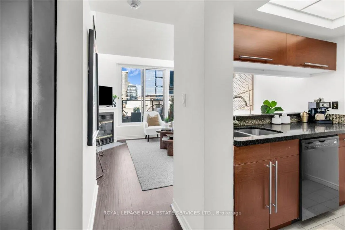 Photo 4 of Unit 1202, 222 The Esplanade, Toronto, Waterfront Communities — HOMEH