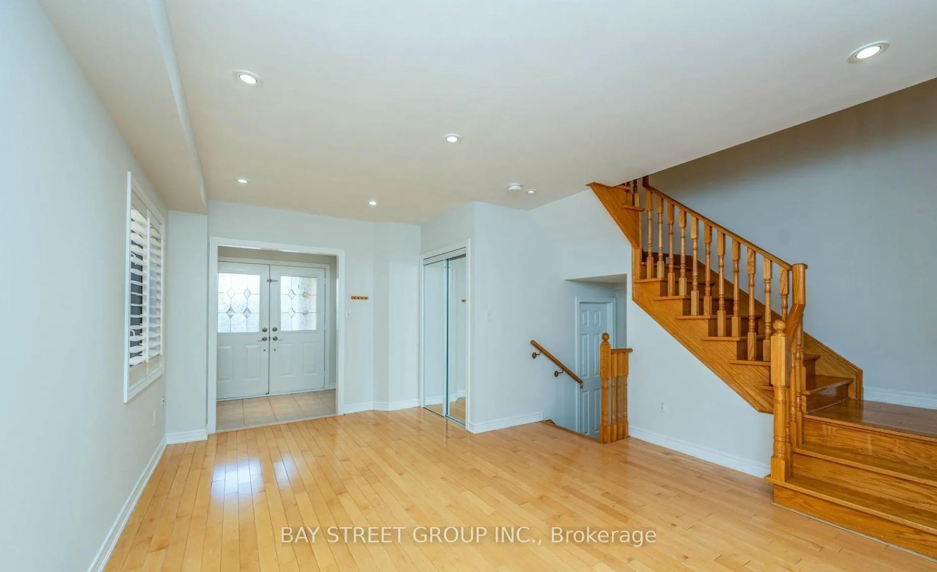 Photo 2 of 130 Royal Appian Crescent, Vaughan, Patterson — HOMEH