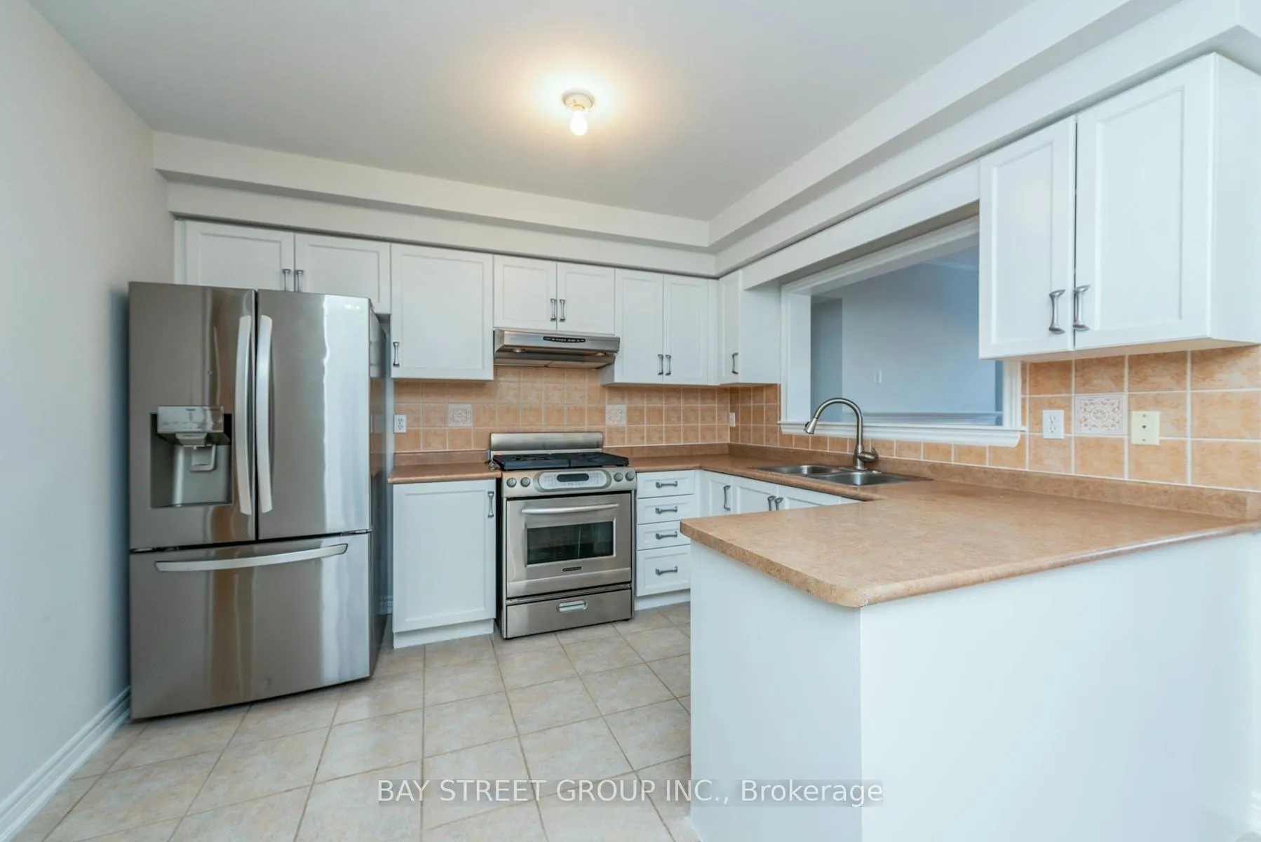 Photo 5 of 130 Royal Appian Crescent, Vaughan, Patterson — HOMEH
