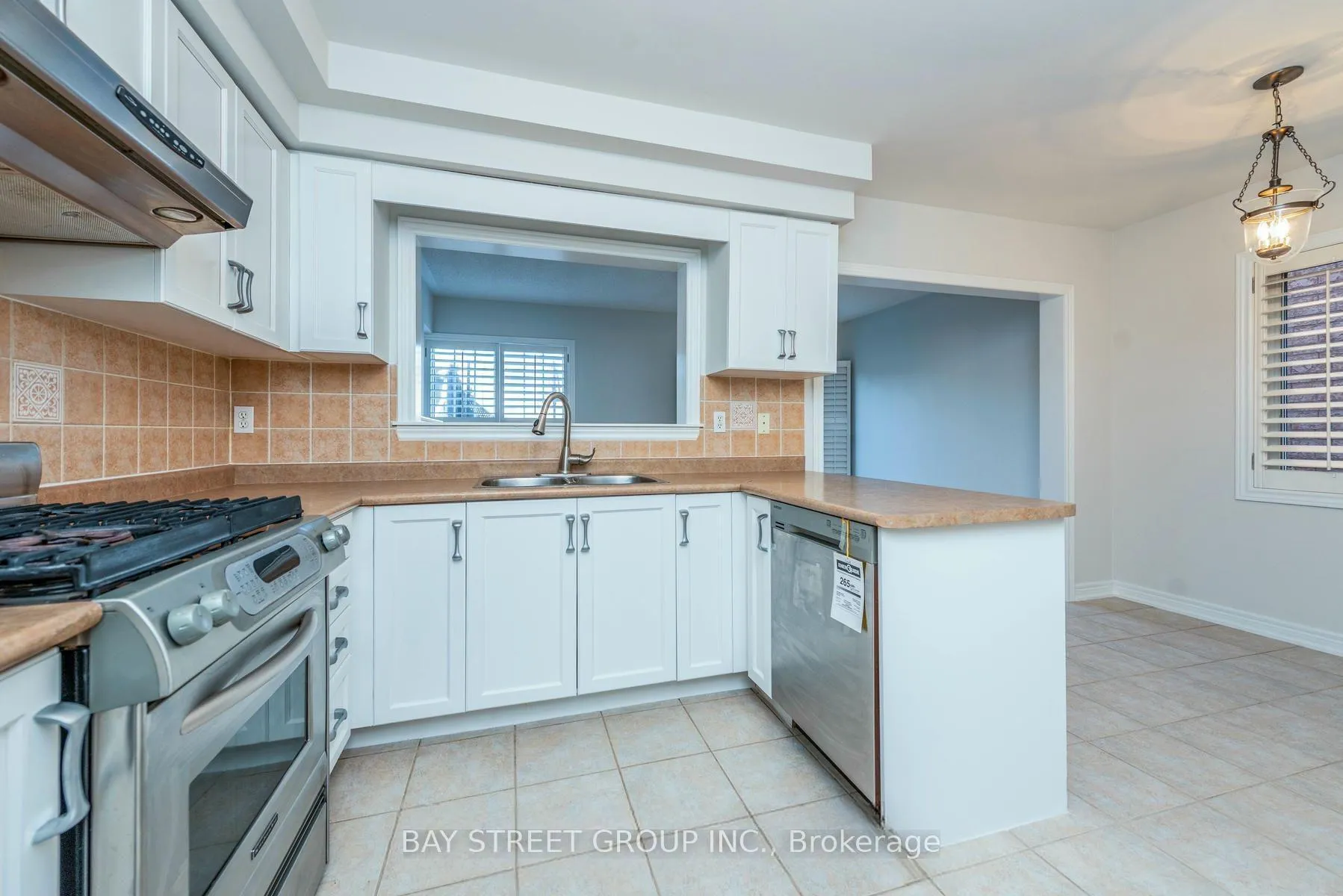 Photo 6 of 130 Royal Appian Crescent, Vaughan, Patterson — HOMEH