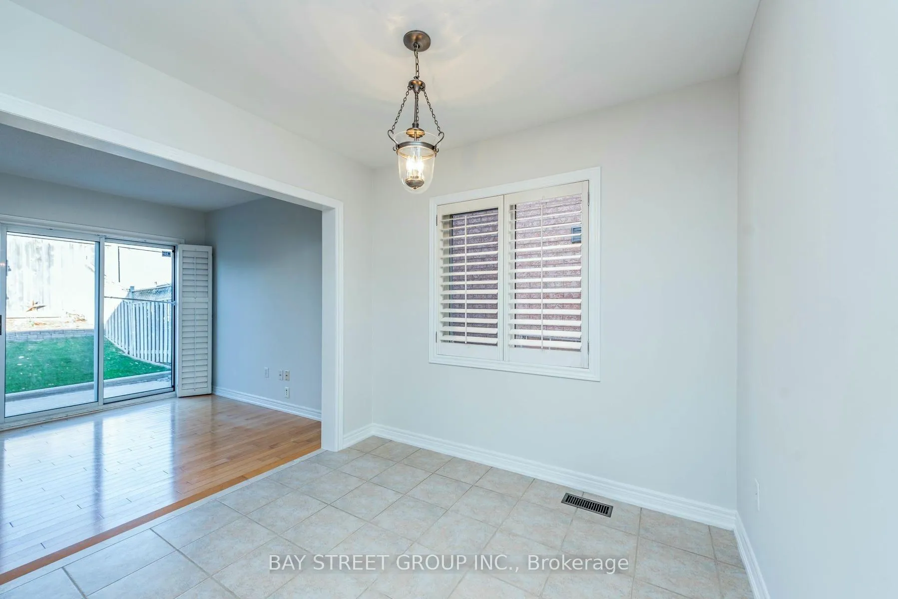 Photo 7 of 130 Royal Appian Crescent, Vaughan, Patterson — HOMEH