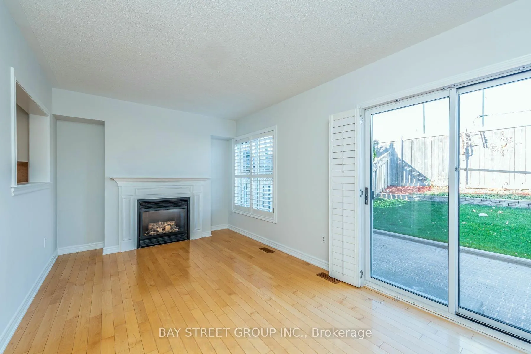 Photo 9 of 130 Royal Appian Crescent, Vaughan, Patterson — HOMEH