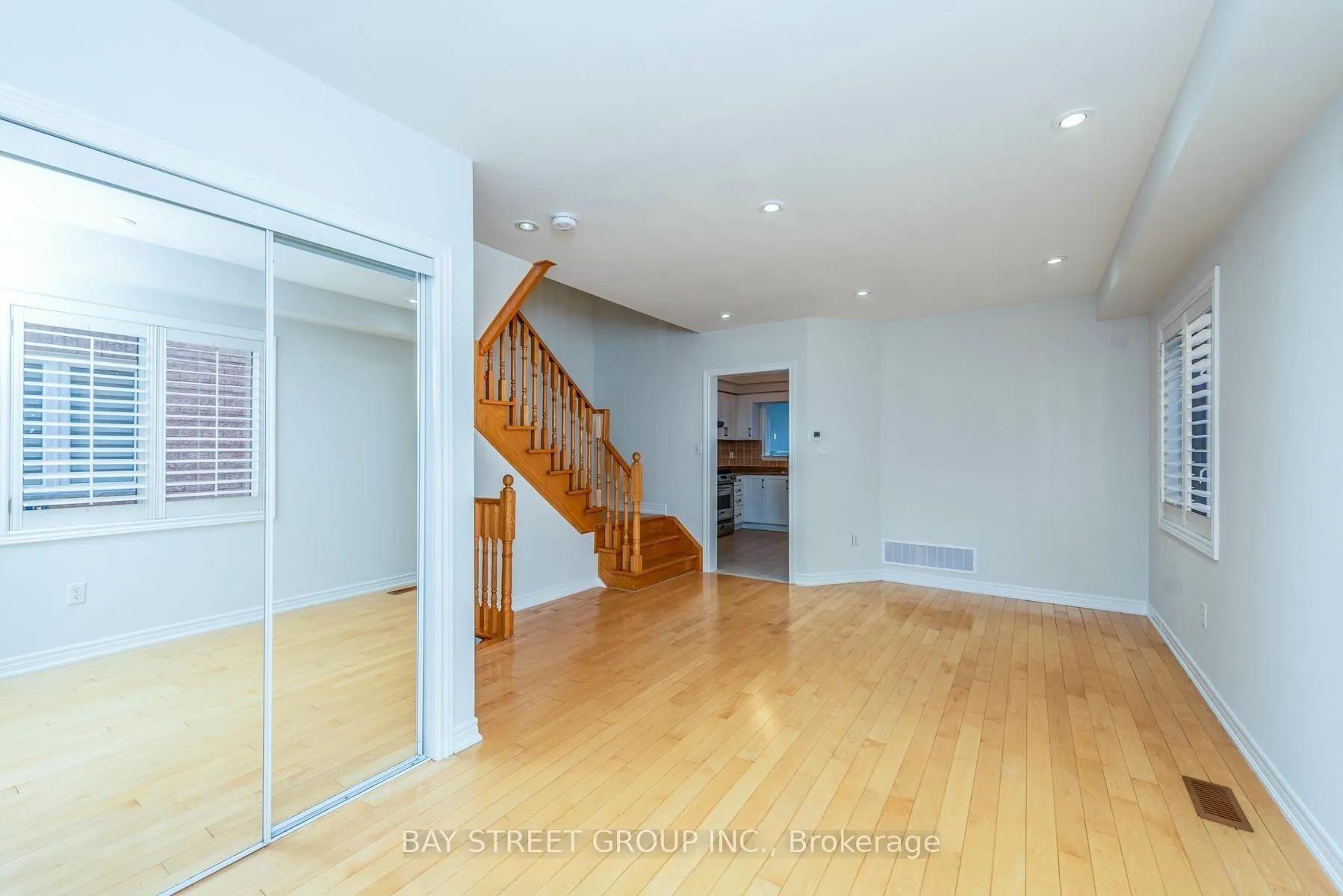 Photo 16 of 130 Royal Appian Crescent, Vaughan, Patterson — HOMEH