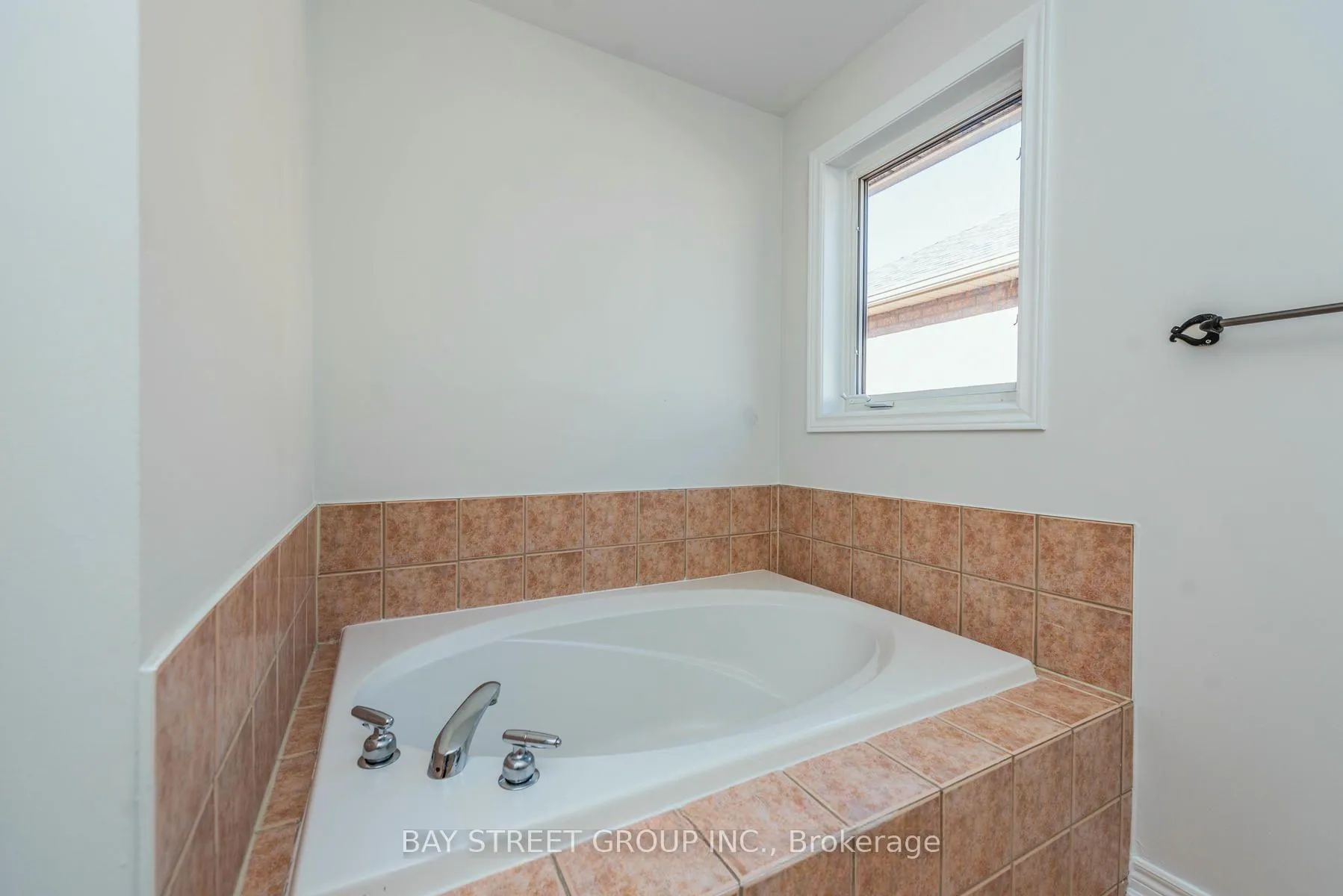 Photo 23 of 130 Royal Appian Crescent, Vaughan, Patterson — HOMEH