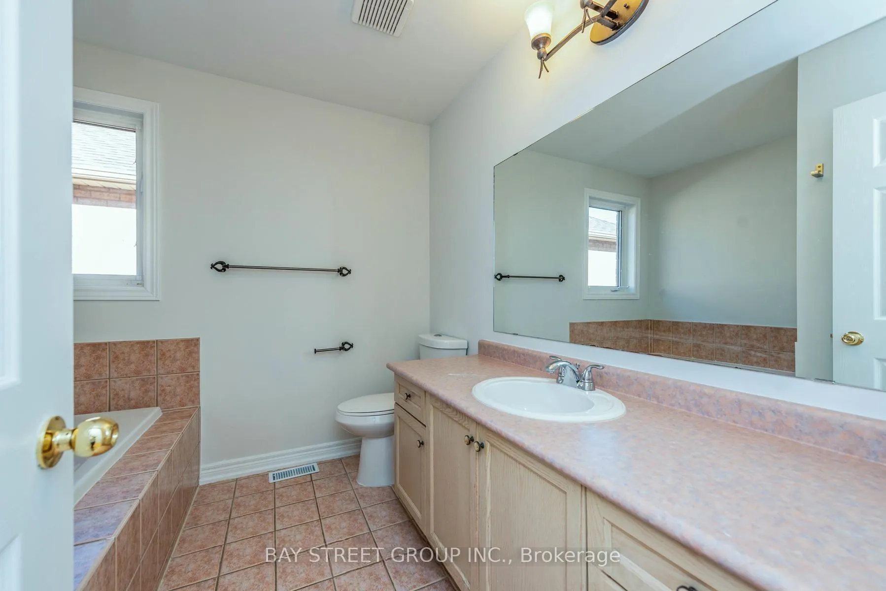 Photo 24 of 130 Royal Appian Crescent, Vaughan, Patterson — HOMEH