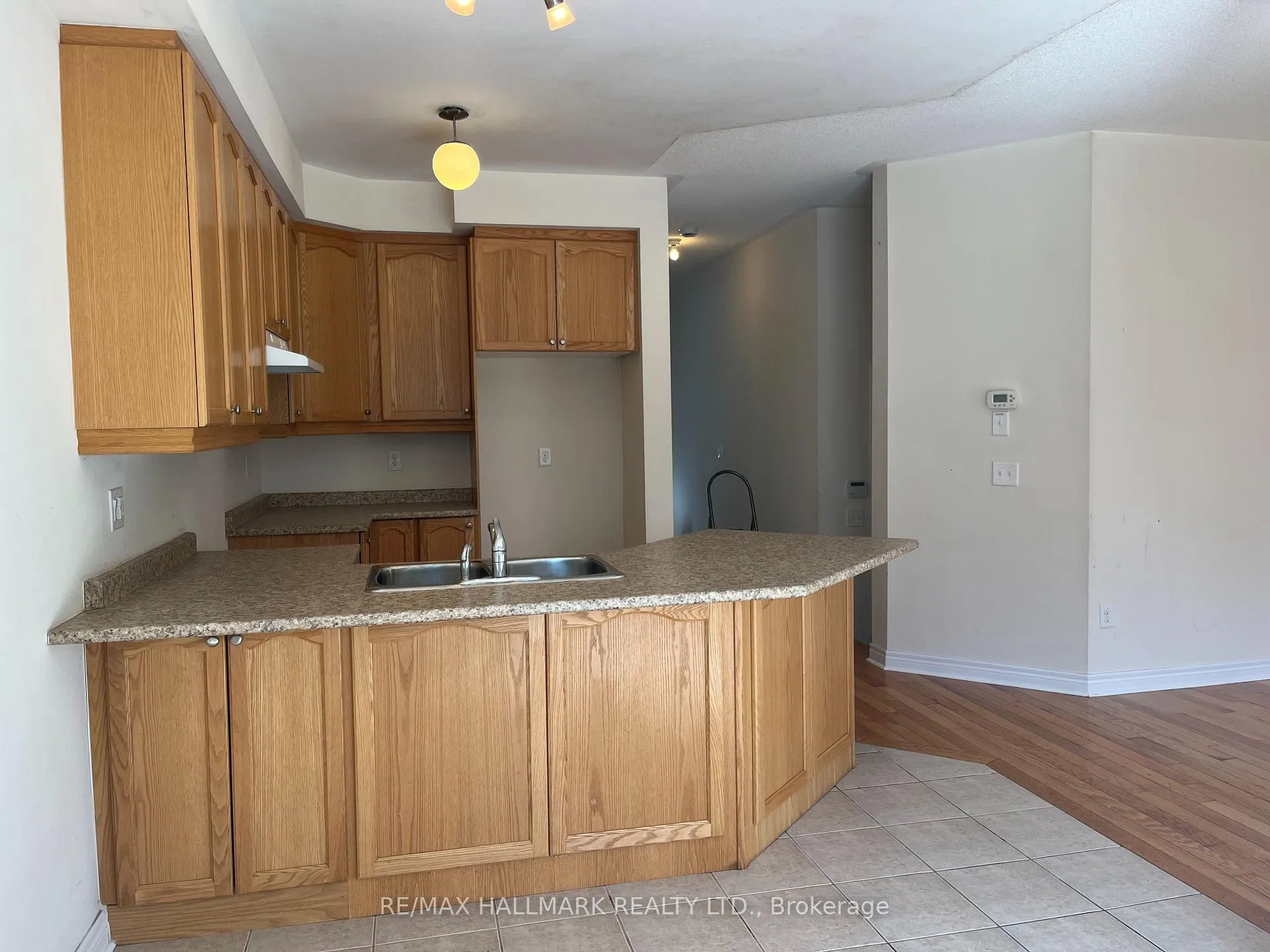 Photo 5 of 117 James Govan Drive, Whitby, Port Whitby — HOMEH