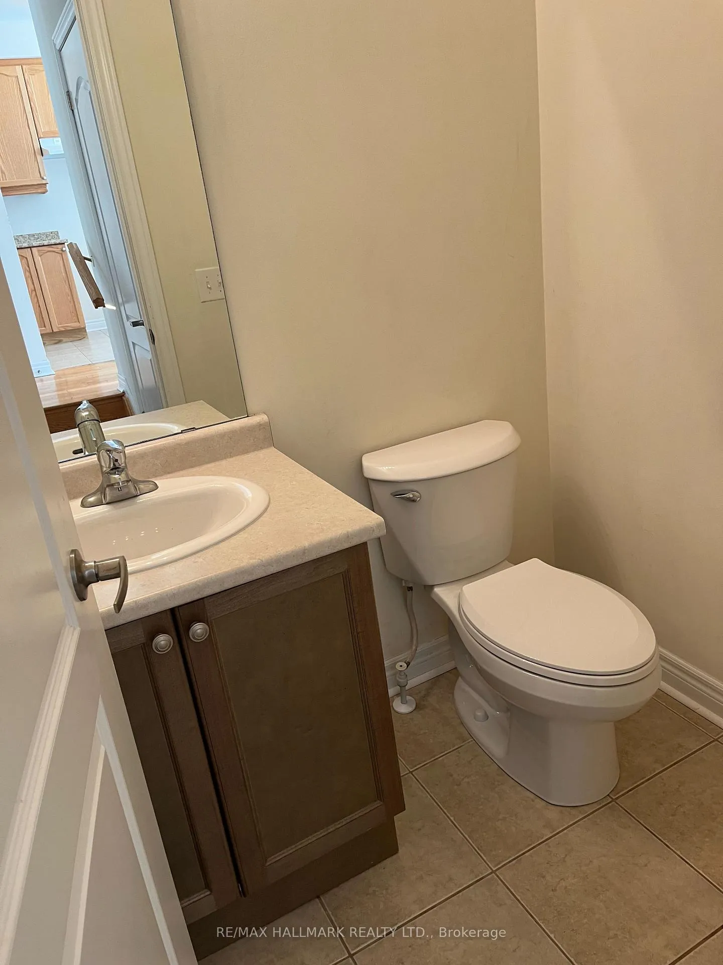 Photo 8 of 117 James Govan Drive, Whitby, Port Whitby — HOMEH
