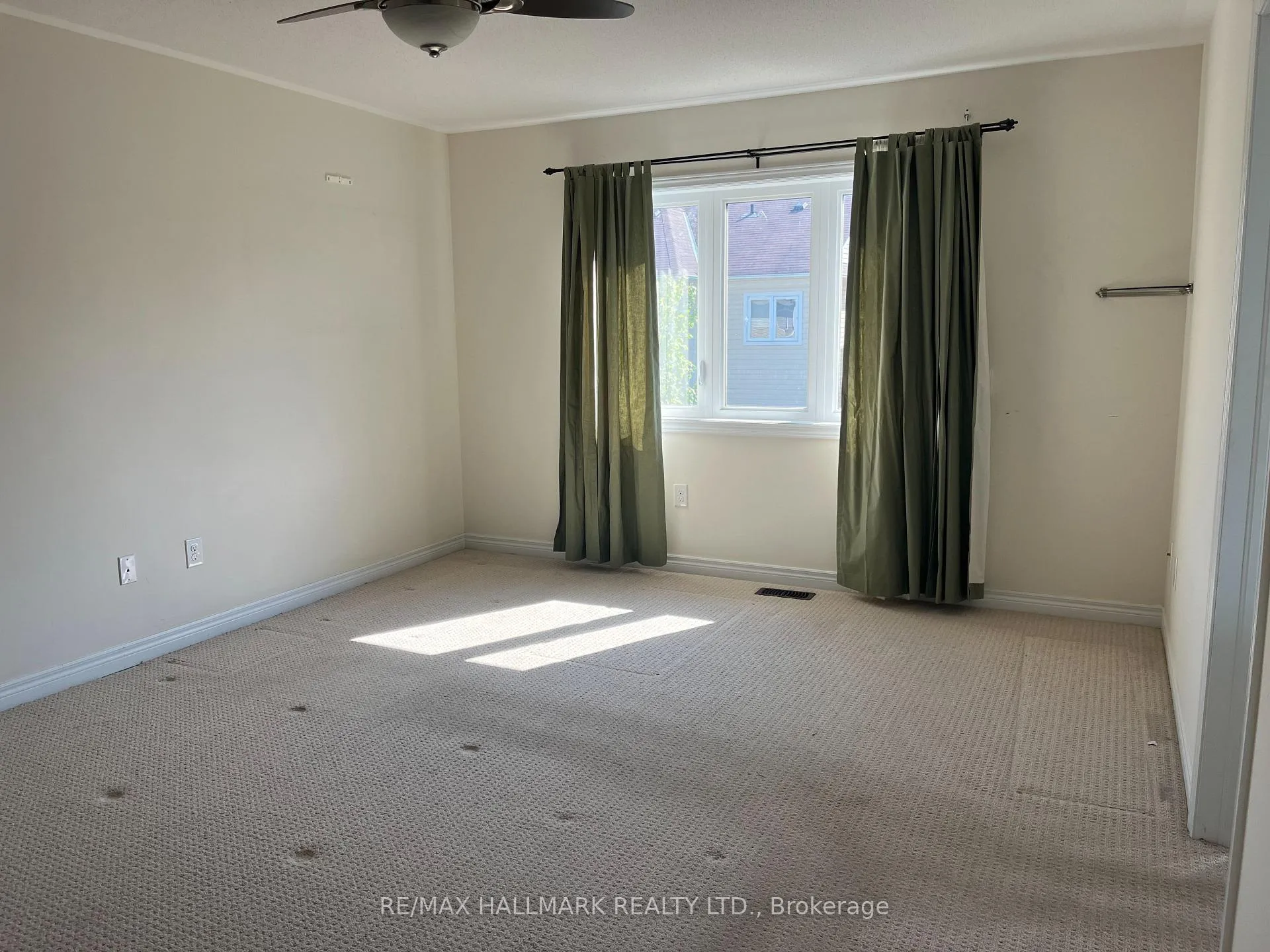 Photo 9 of 117 James Govan Drive, Whitby, Port Whitby — HOMEH