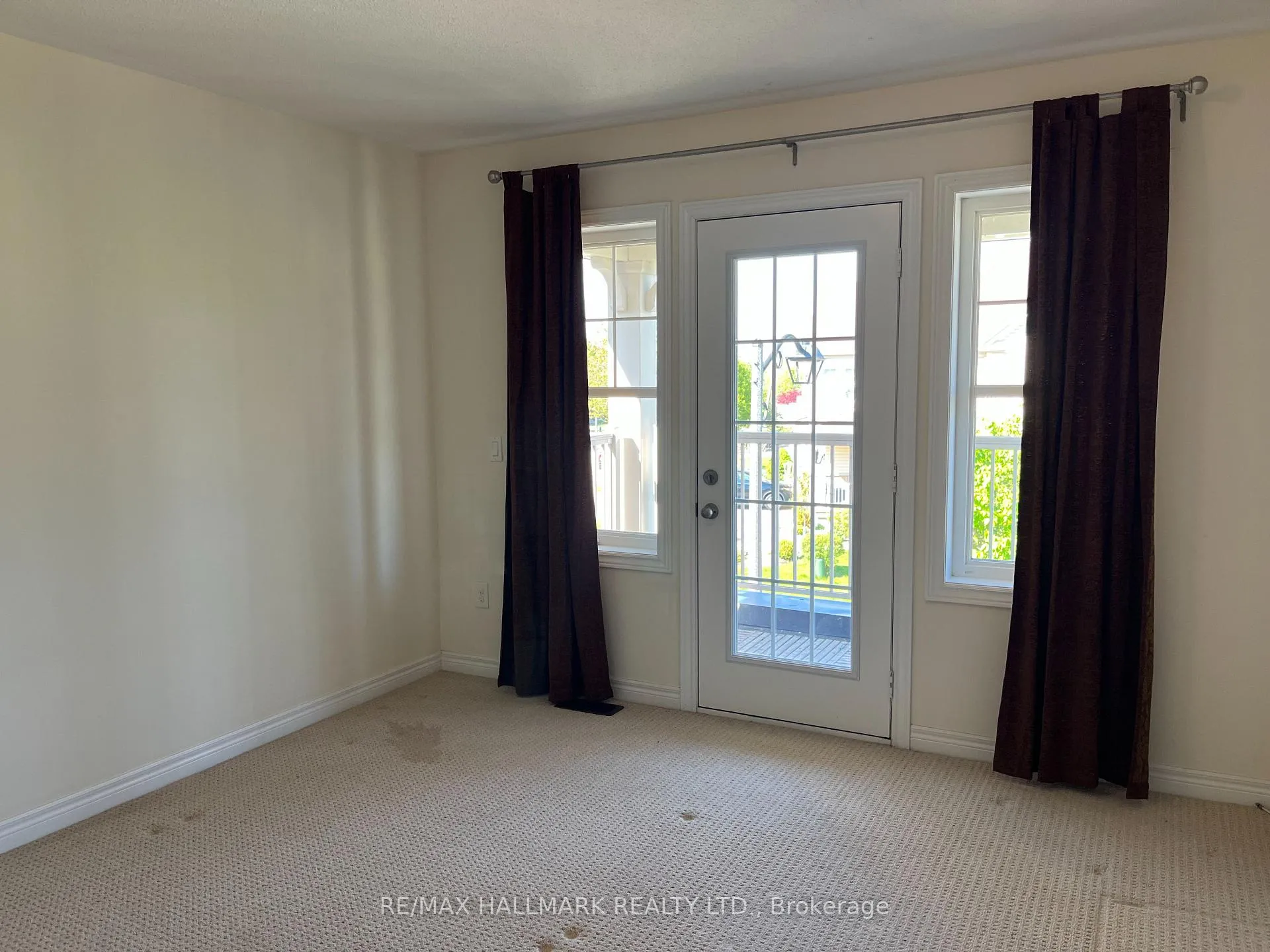 Photo 14 of 117 James Govan Drive, Whitby, Port Whitby — HOMEH