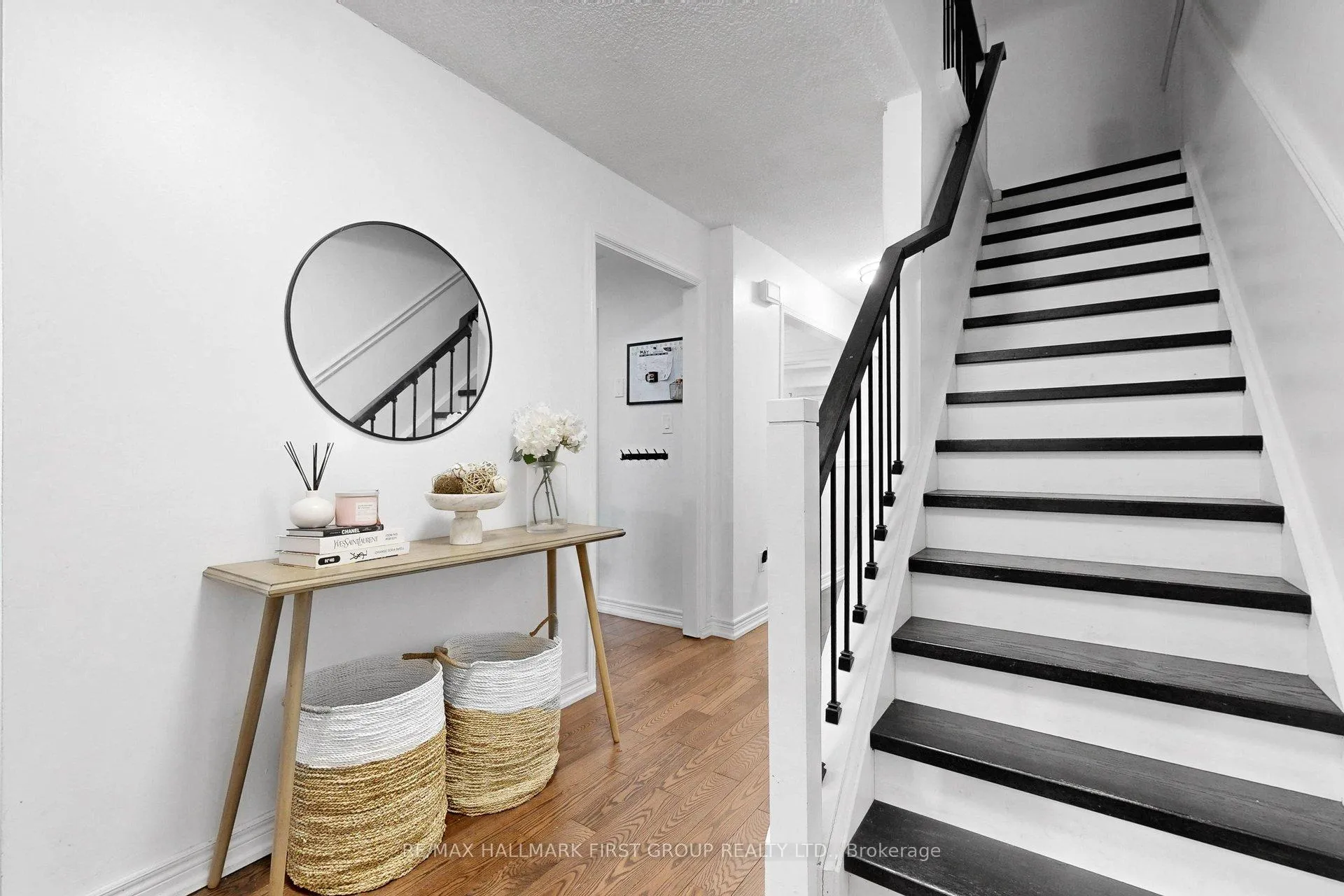 Photo 5 of 504 Camelot Drive, Oshawa, Eastdale — HOMEH
