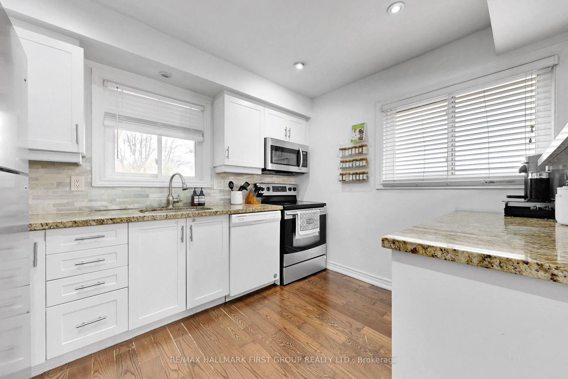 Photo 6 of 504 Camelot Drive, Oshawa, Eastdale — HOMEH