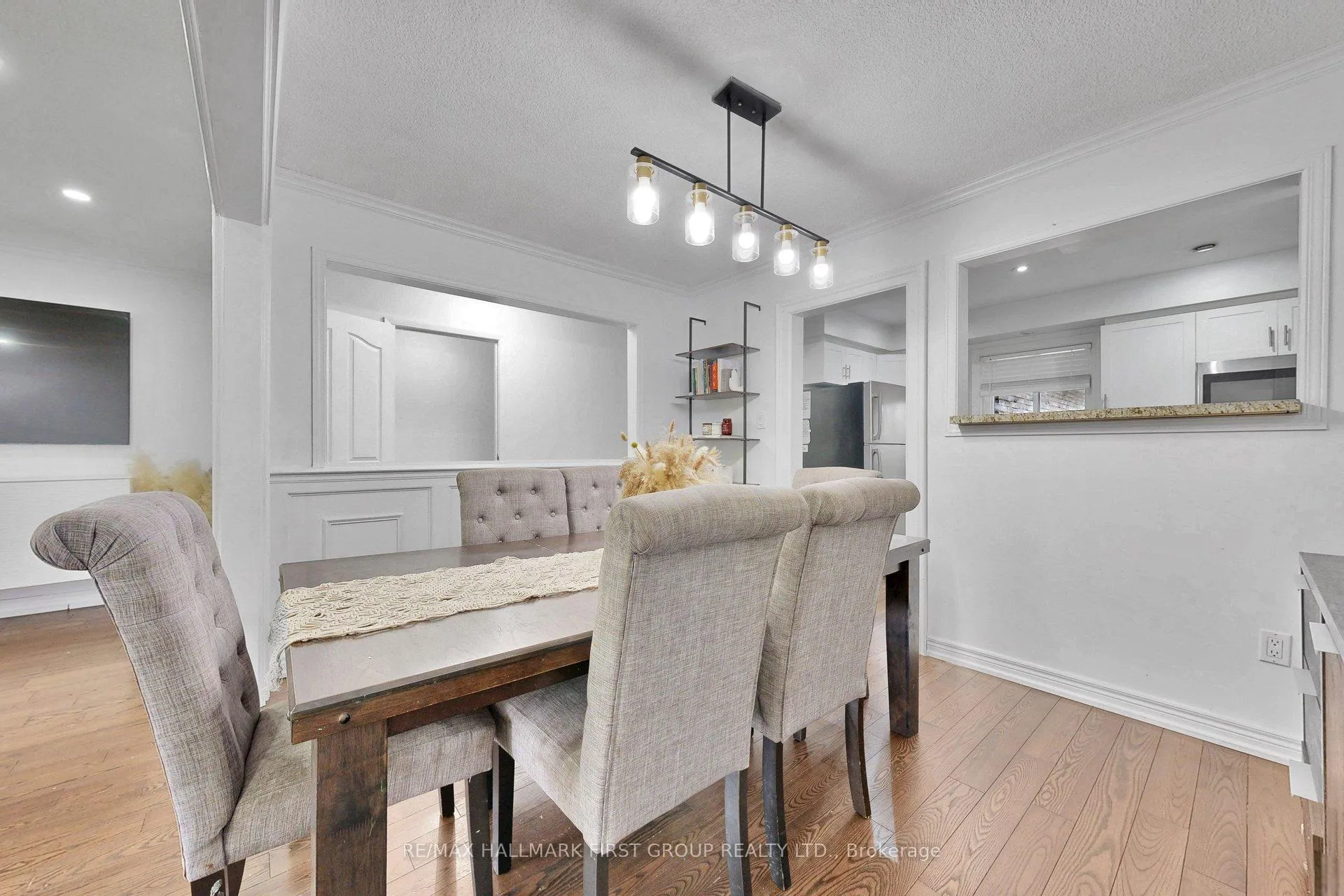 Photo 14 of 504 Camelot Drive, Oshawa, Eastdale — HOMEH