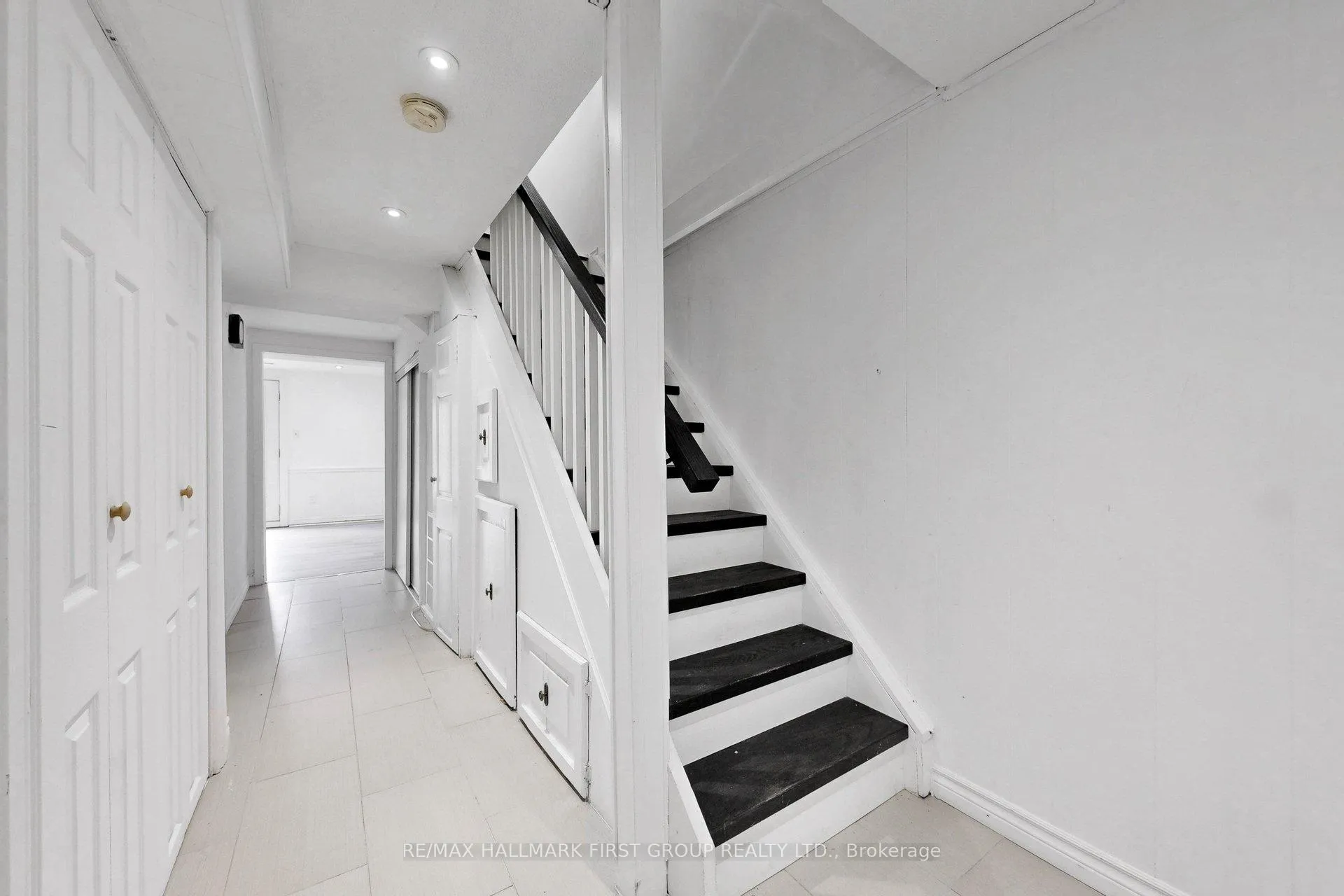 Photo 27 of 504 Camelot Drive, Oshawa, Eastdale — HOMEH