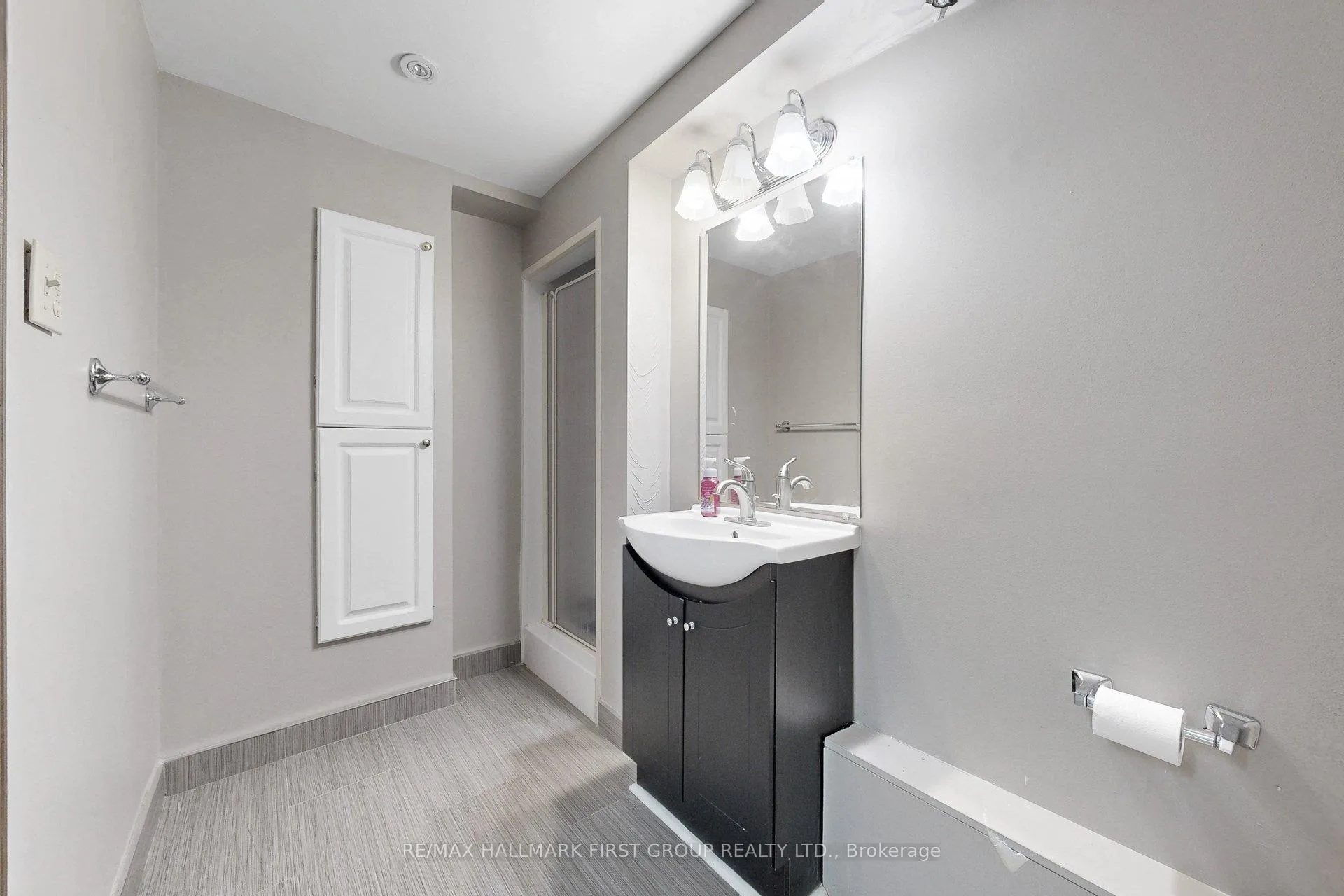 Photo 32 of 504 Camelot Drive, Oshawa, Eastdale — HOMEH