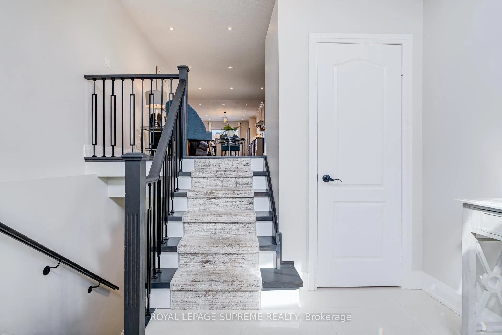 Photo 5 of 146 Cunningham Drive, Barrie, Ardagh — HOMEH