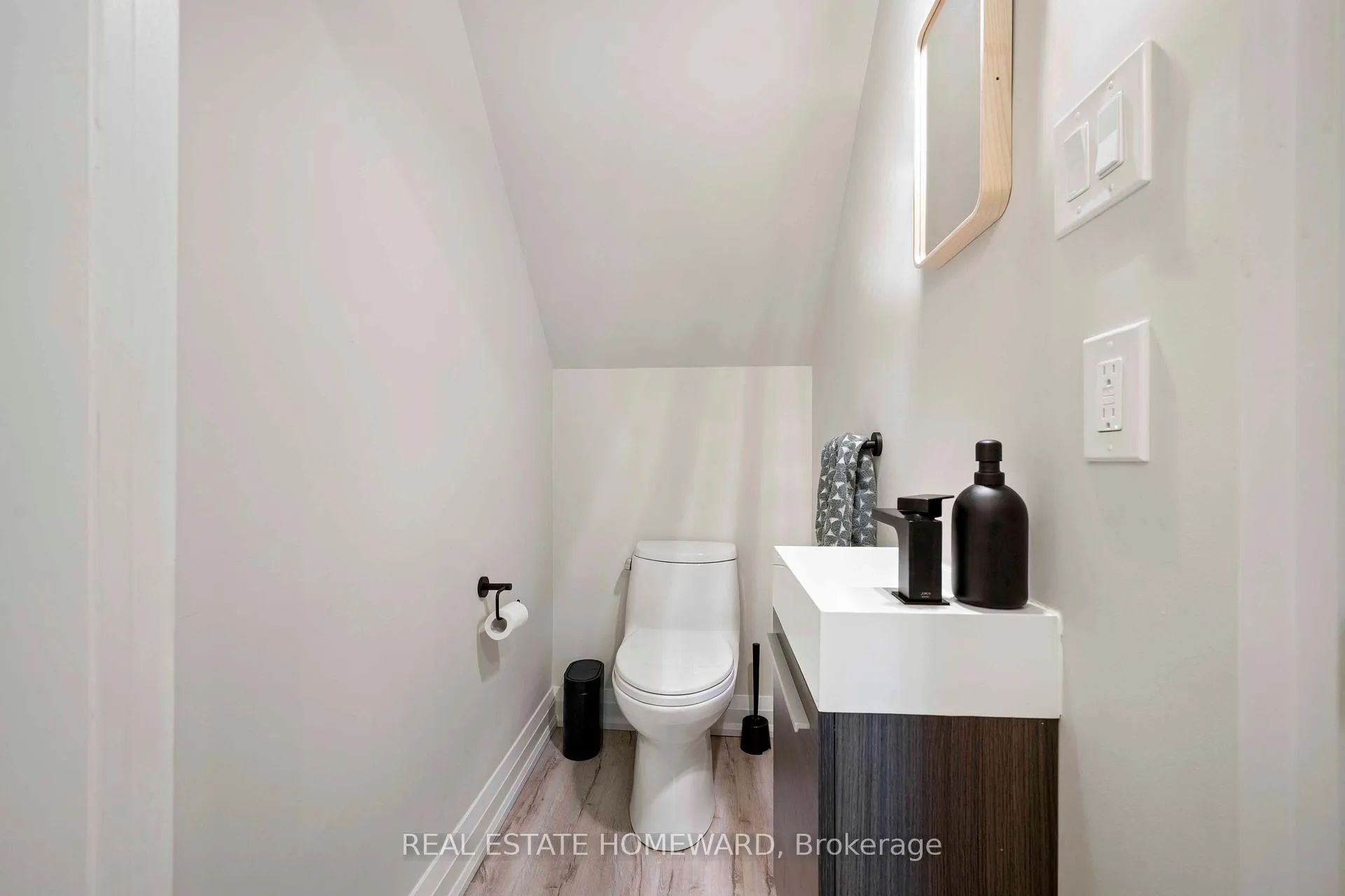 Photo 36 of 51 Harcourt Avenue, Toronto, Blake-Jones — HOMEH