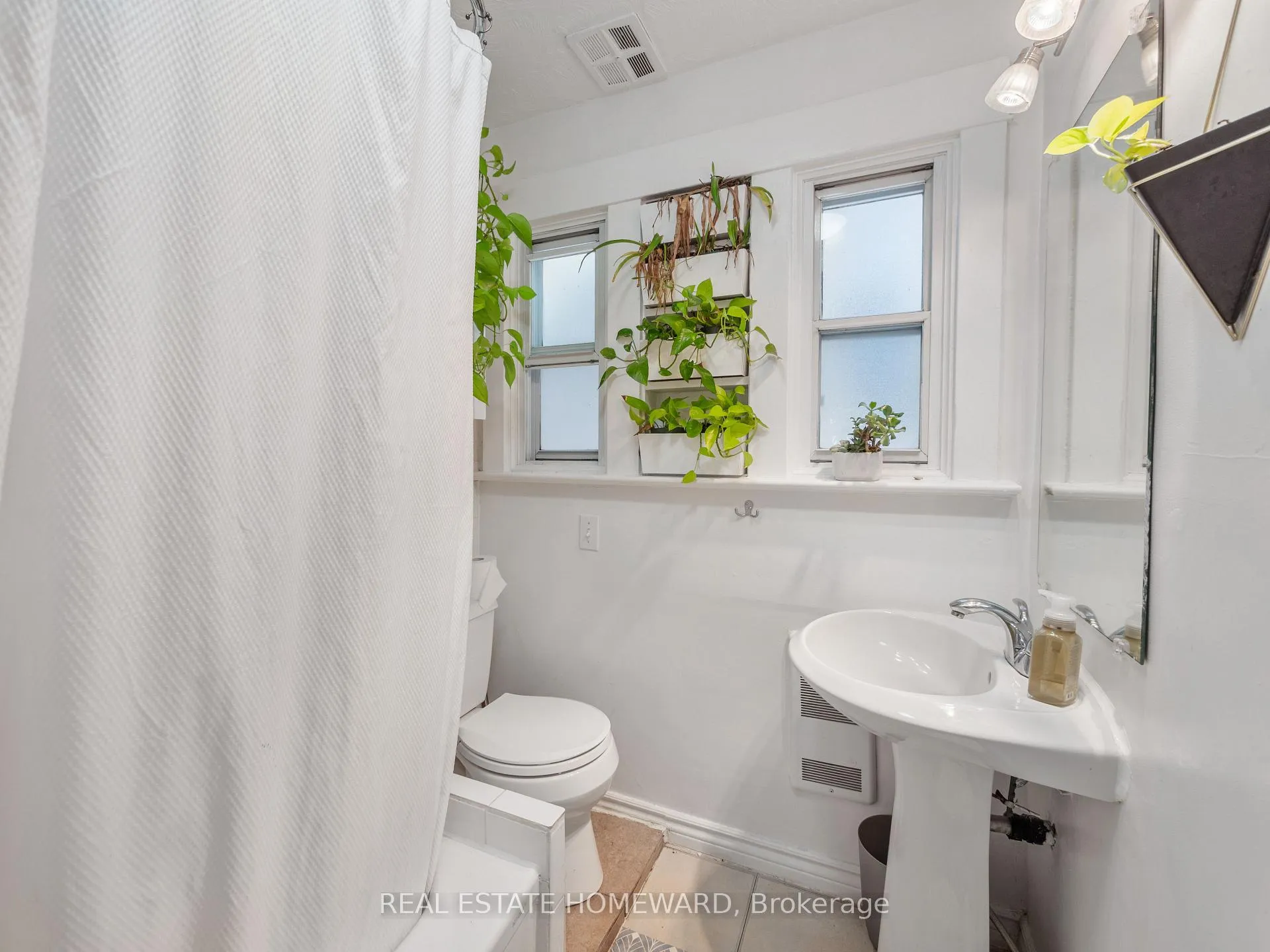 Photo 15 of 4 Silver Birch Avenue, Toronto, The Beaches — HOMEH