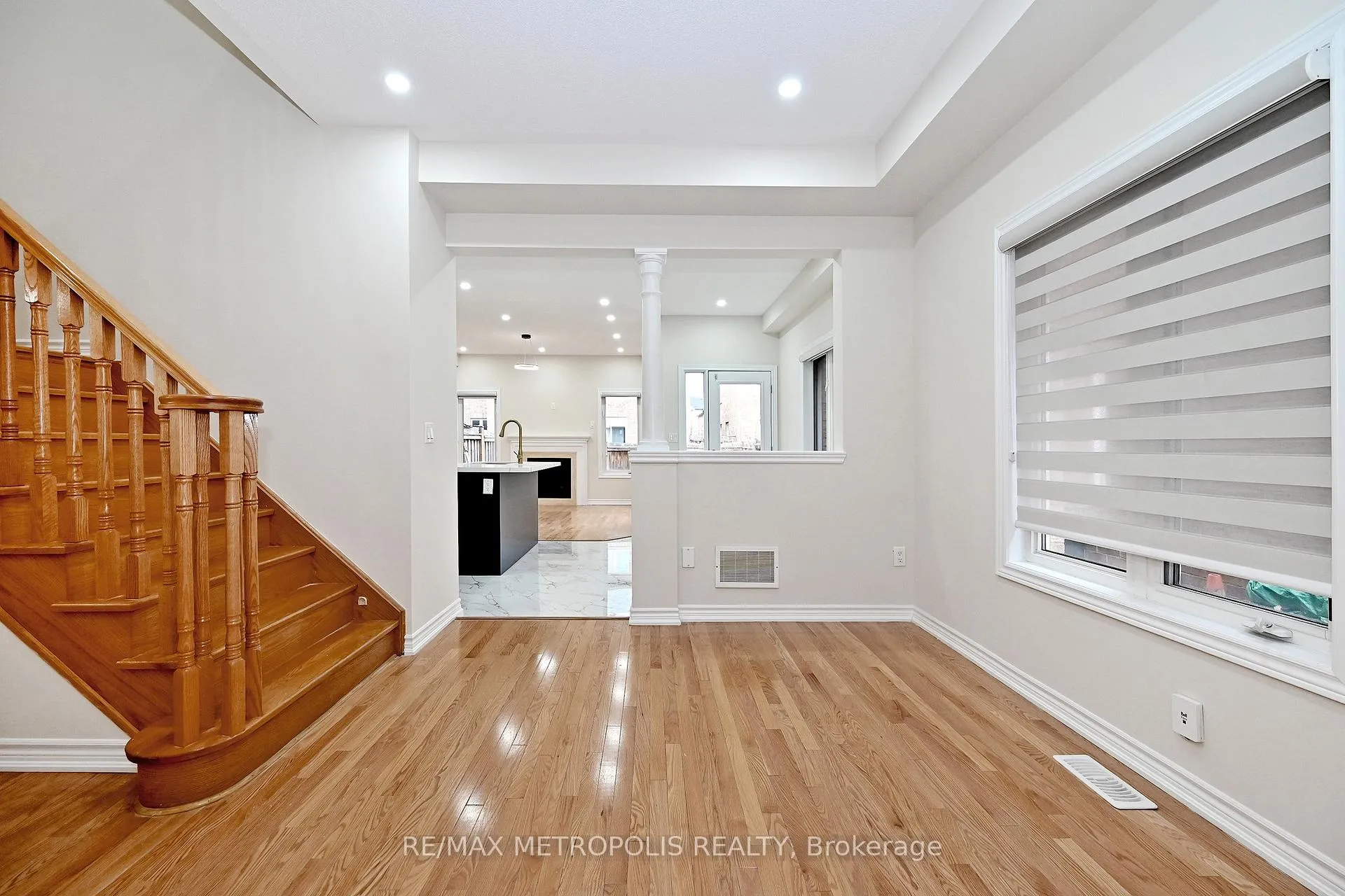 Photo 5 of 30 Wasaga Road, Brampton, Credit Valley — HOMEH