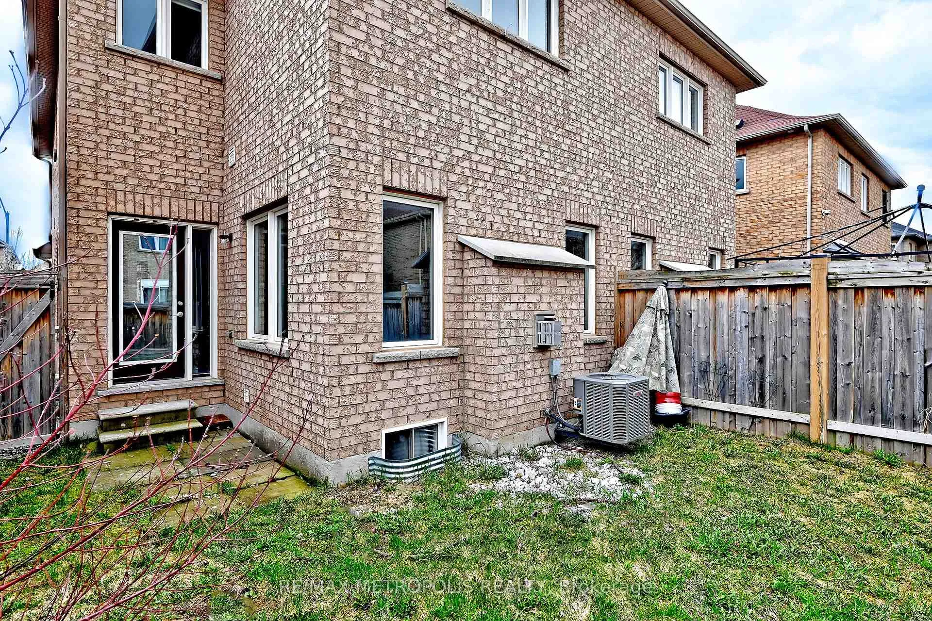 Photo 49 of 30 Wasaga Road, Brampton, Credit Valley — HOMEH