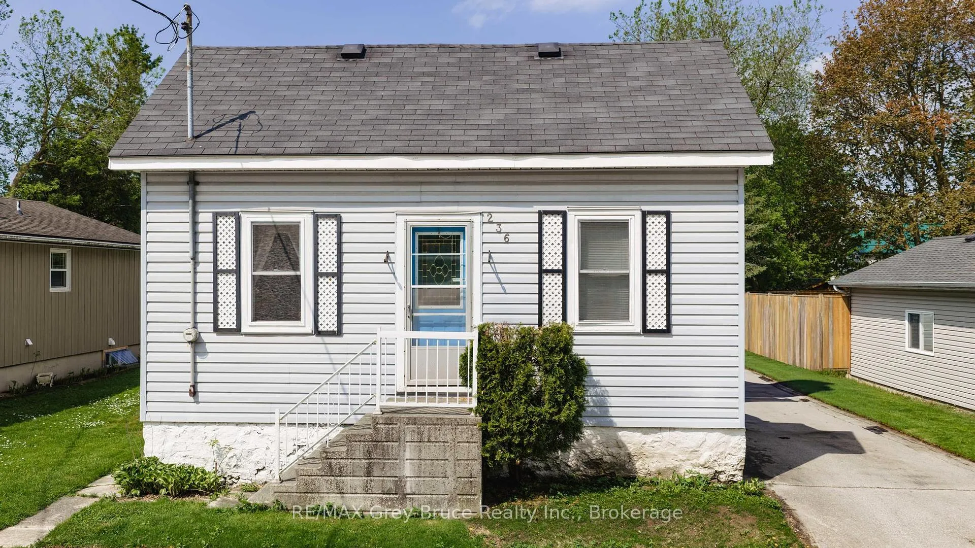 Photo 2 of 236 2nd Avenue S, Arran-Elderslie — HOMEH