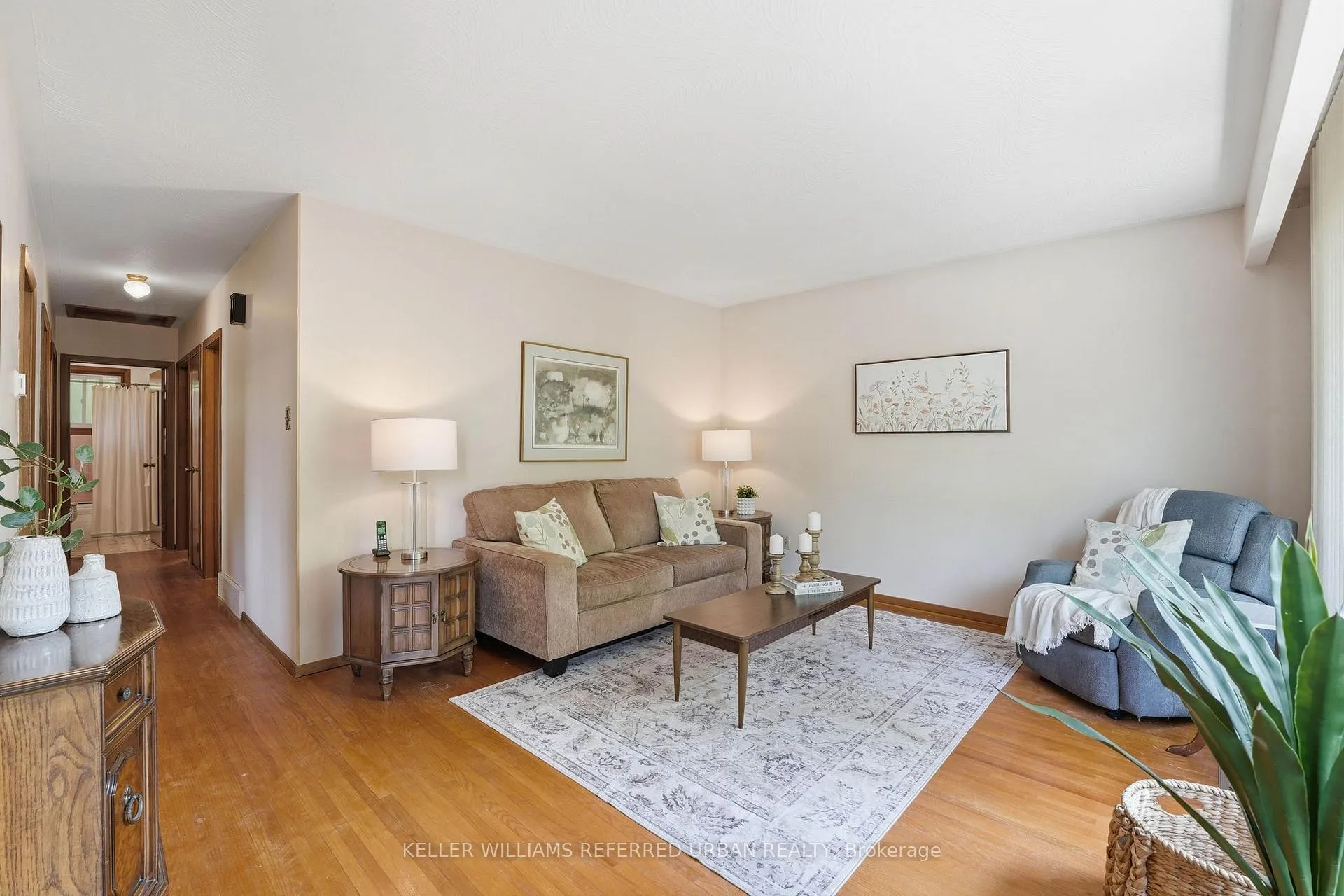 Photo 5 of 318 Marion Avenue, Oshawa, McLaughlin — HOMEH