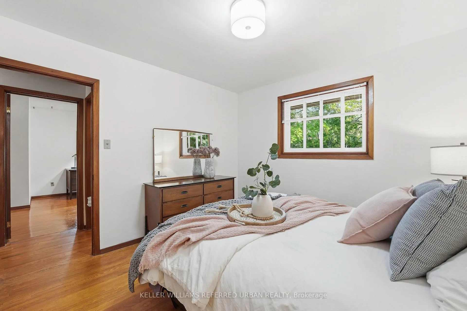 Photo 9 of 318 Marion Avenue, Oshawa, McLaughlin — HOMEH