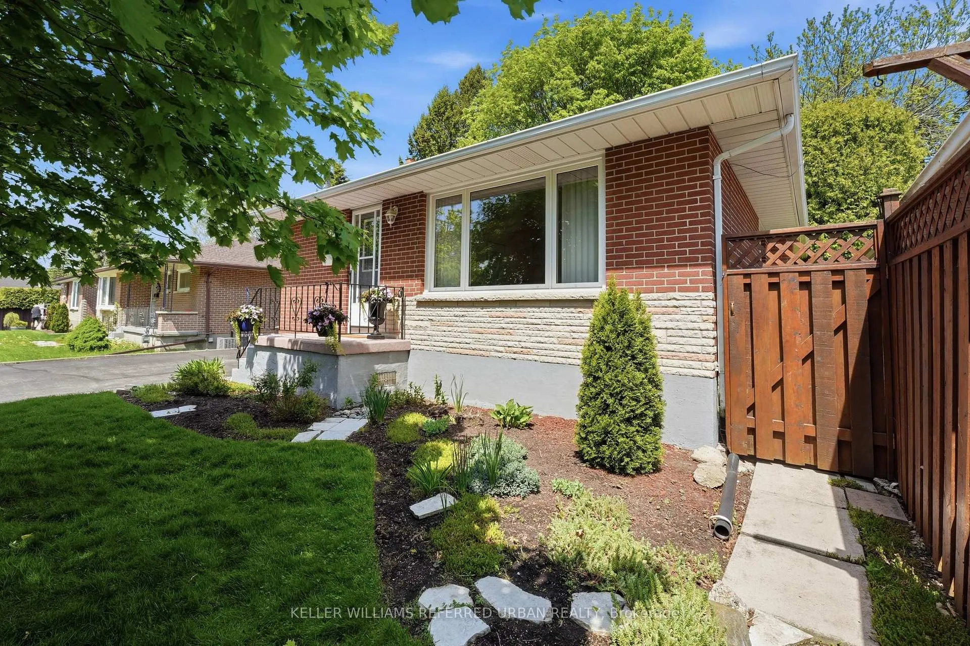 Photo 18 of 318 Marion Avenue, Oshawa, McLaughlin — HOMEH