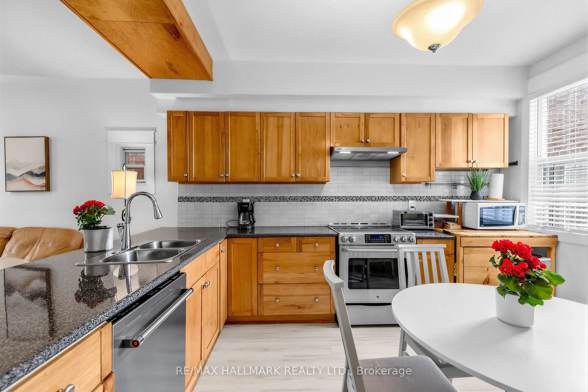 Photo 12 of 65 Wallington Avenue, Toronto, Woodbine-Lumsden — HOMEH