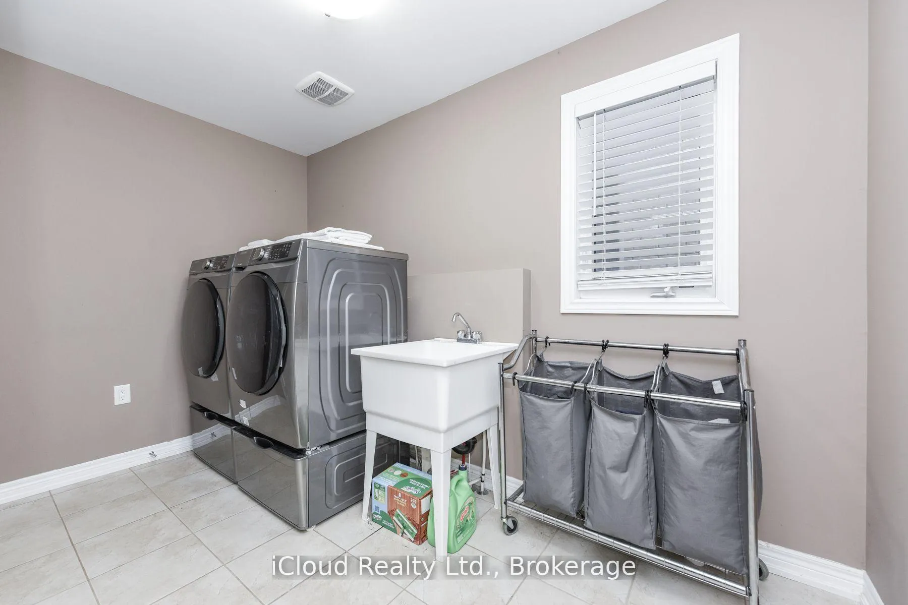 Photo 7 of 60 Valleyway Drive, Brampton, Credit Valley — HOMEH