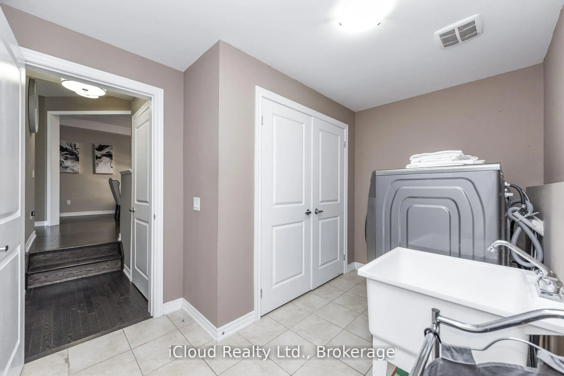 Photo 8 of 60 Valleyway Drive, Brampton, Credit Valley — HOMEH
