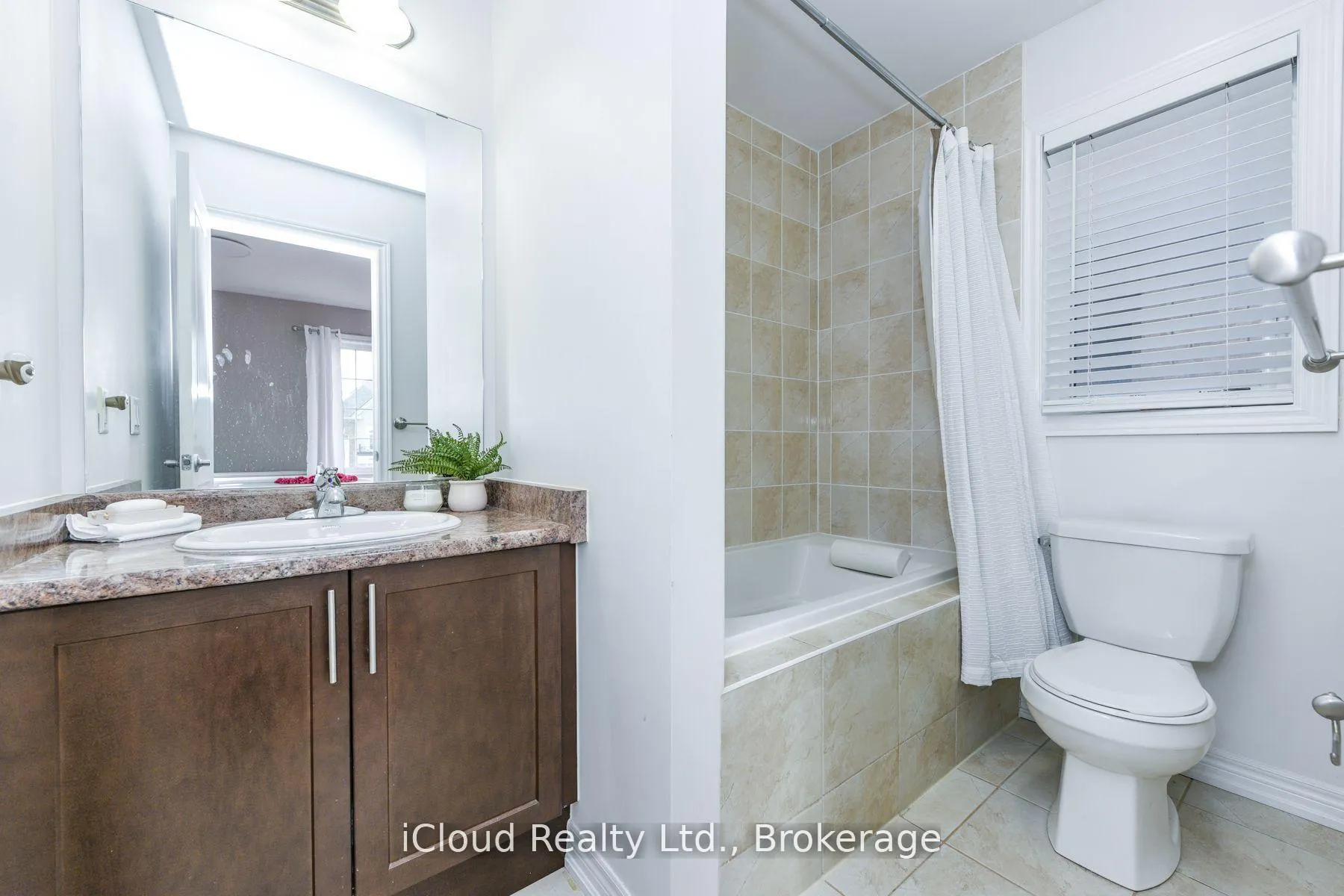 Photo 19 of 60 Valleyway Drive, Brampton, Credit Valley — HOMEH