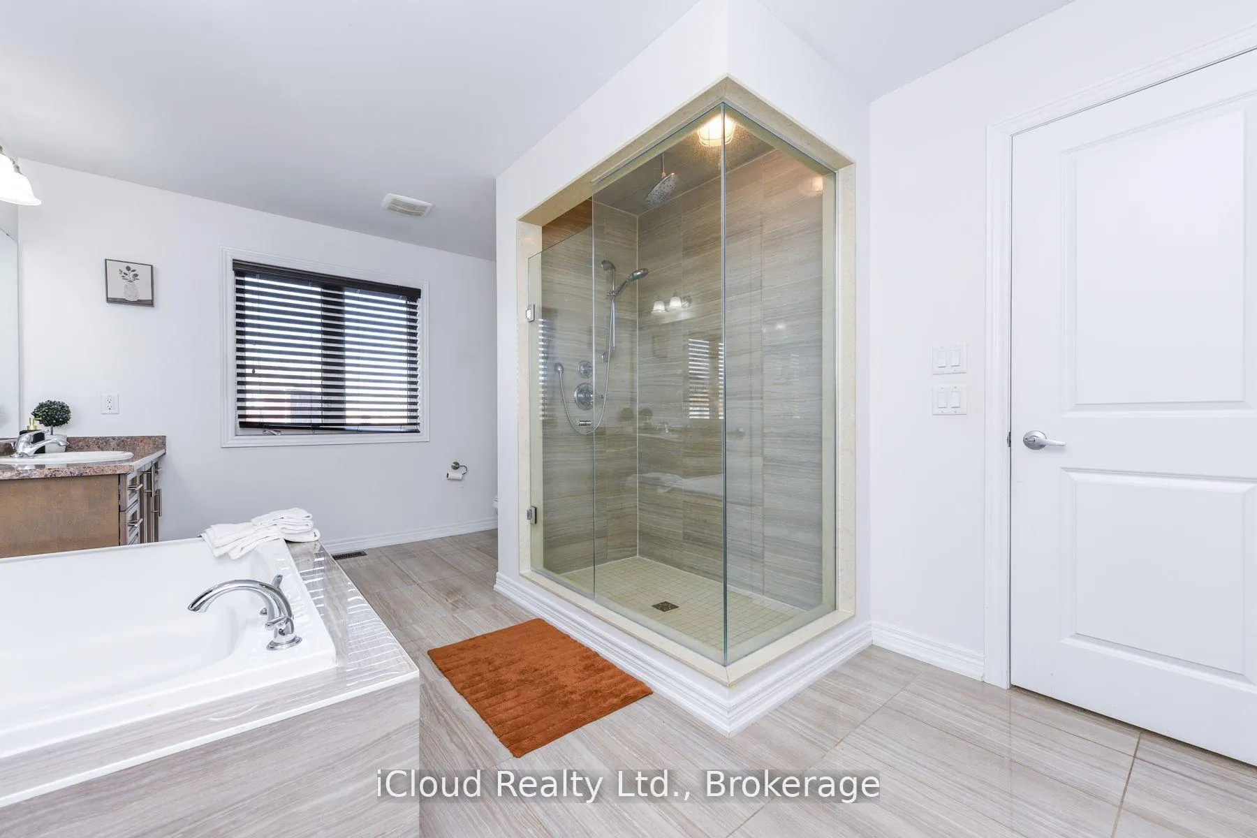 Photo 28 of 60 Valleyway Drive, Brampton, Credit Valley — HOMEH
