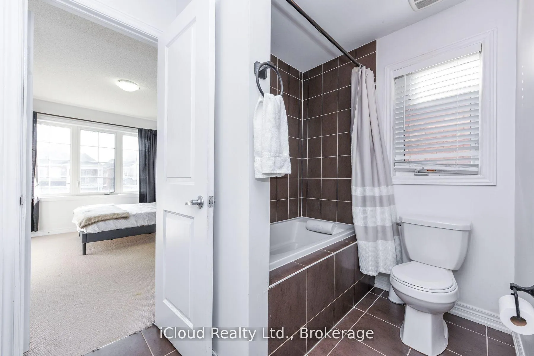 Photo 31 of 60 Valleyway Drive, Brampton, Credit Valley — HOMEH