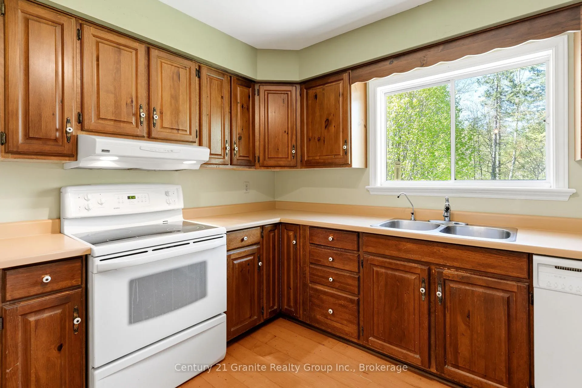 Photo 16 of 117 Riverside Drive E, Dysart et al, Dysart — HOMEH