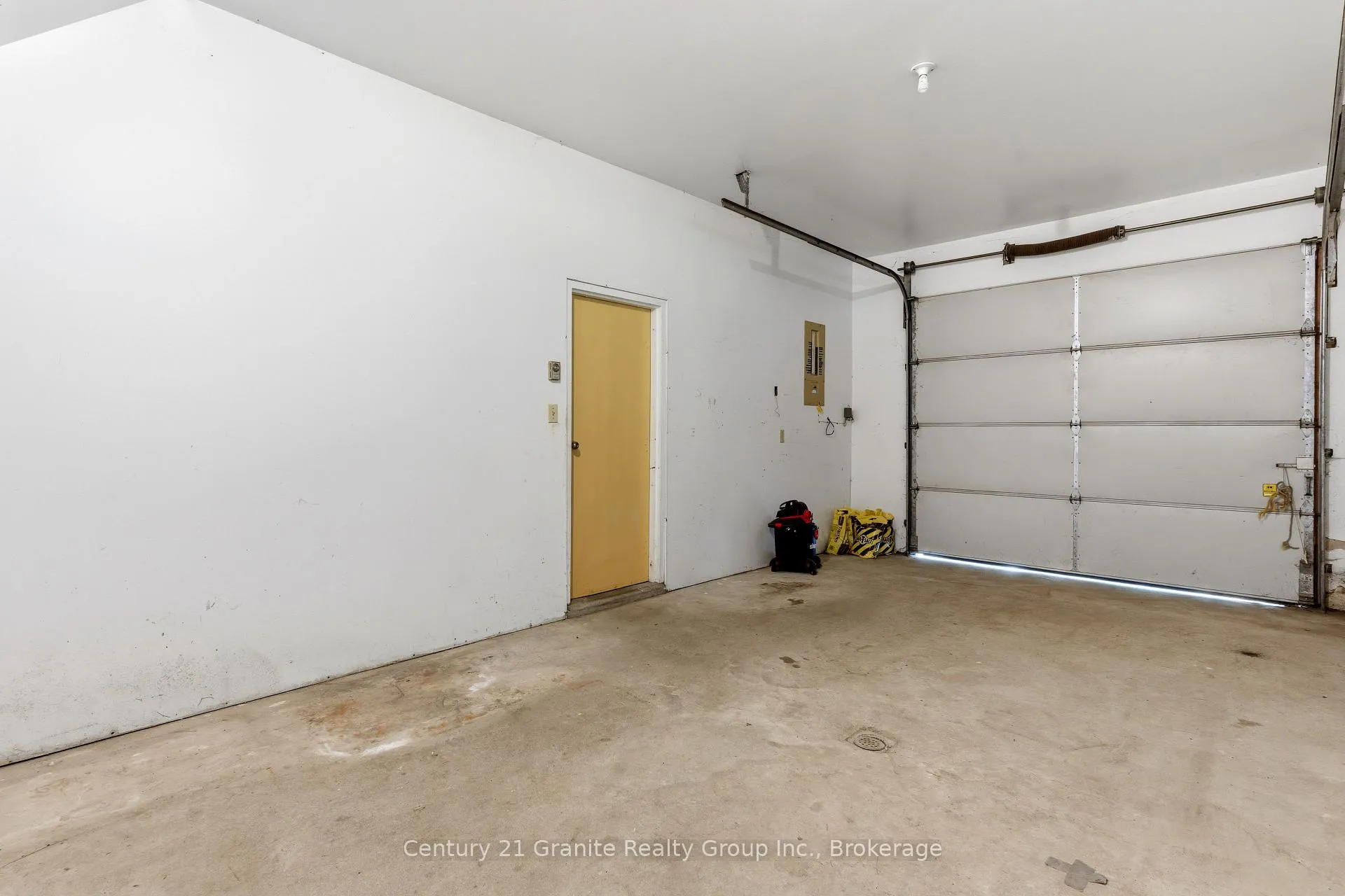 Photo 39 of 117 Riverside Drive E, Dysart et al, Dysart — HOMEH