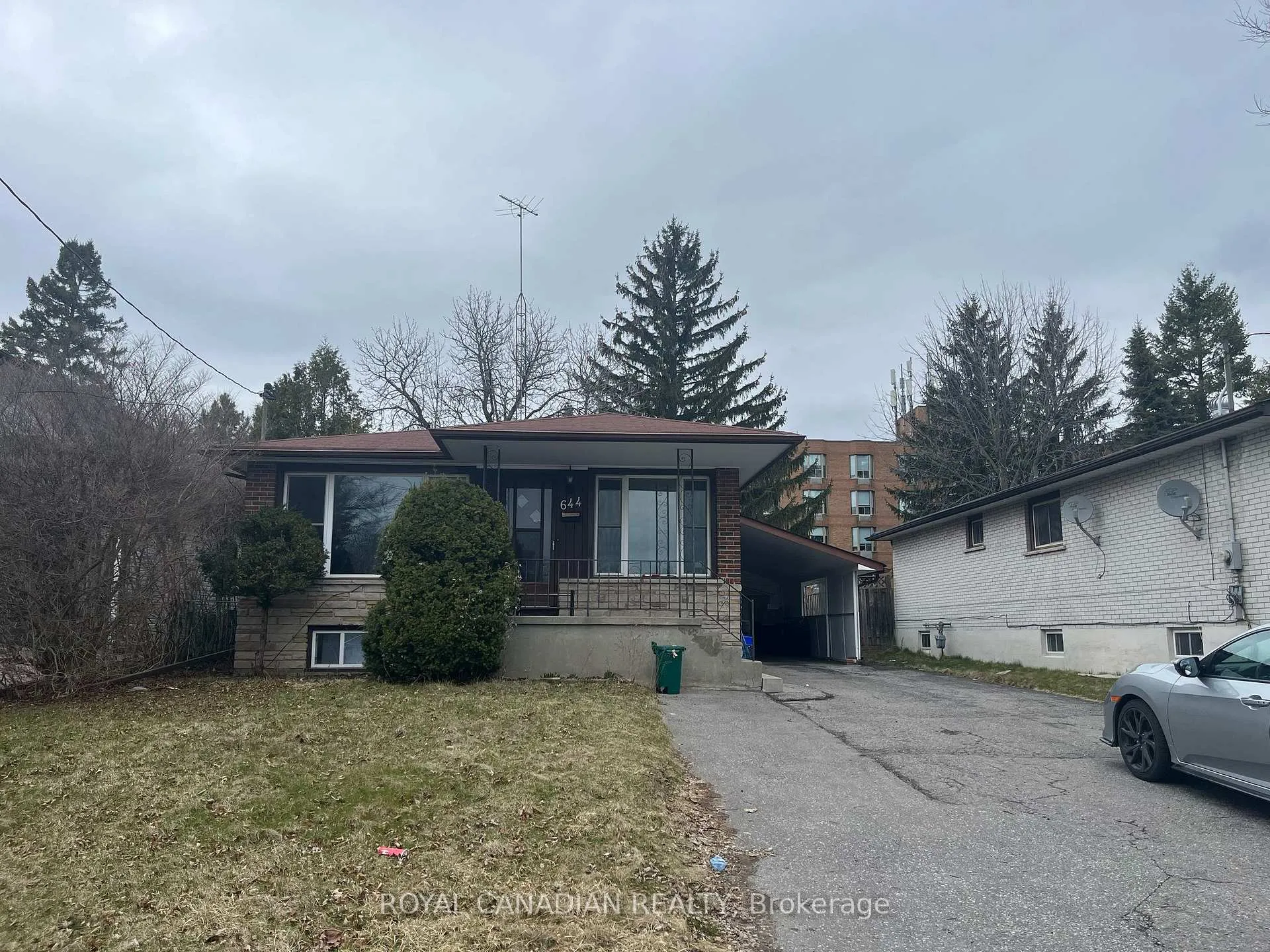 Front of Unit Main, 644 Athol Street E