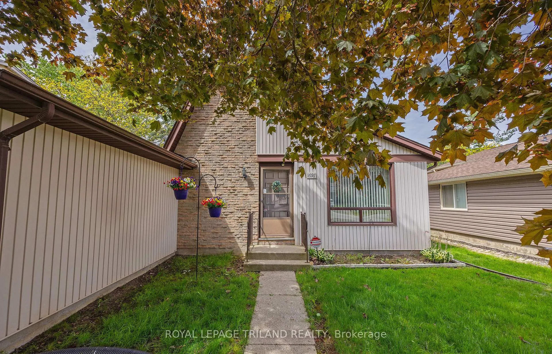 Front of 1697 Aldersbrook Road